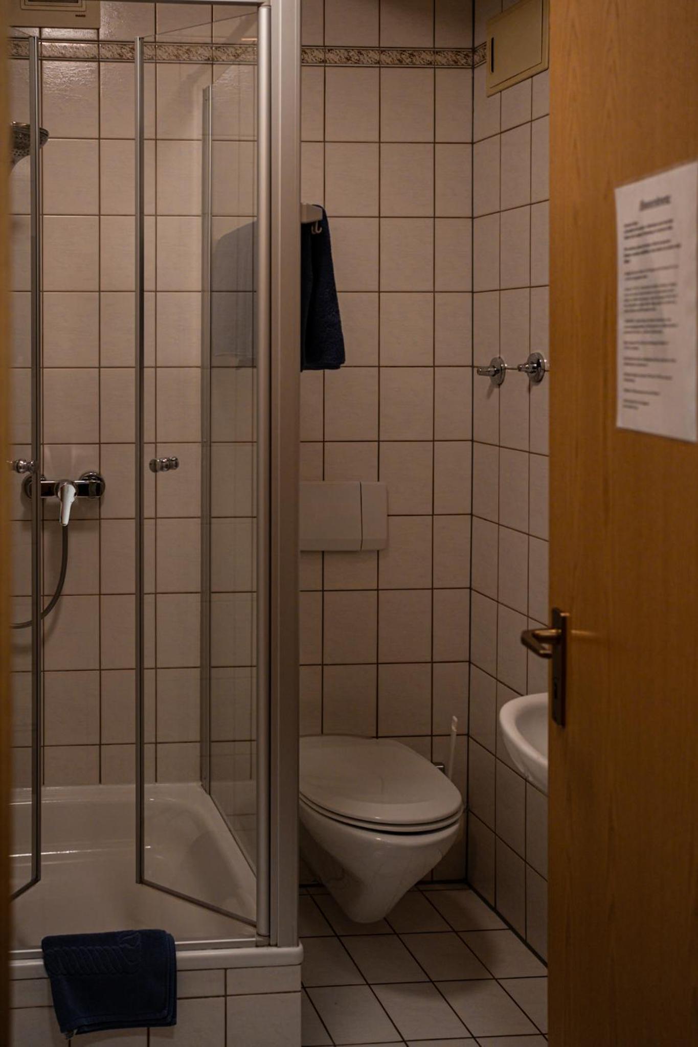 Single Room With Private Bathroom photo 3
