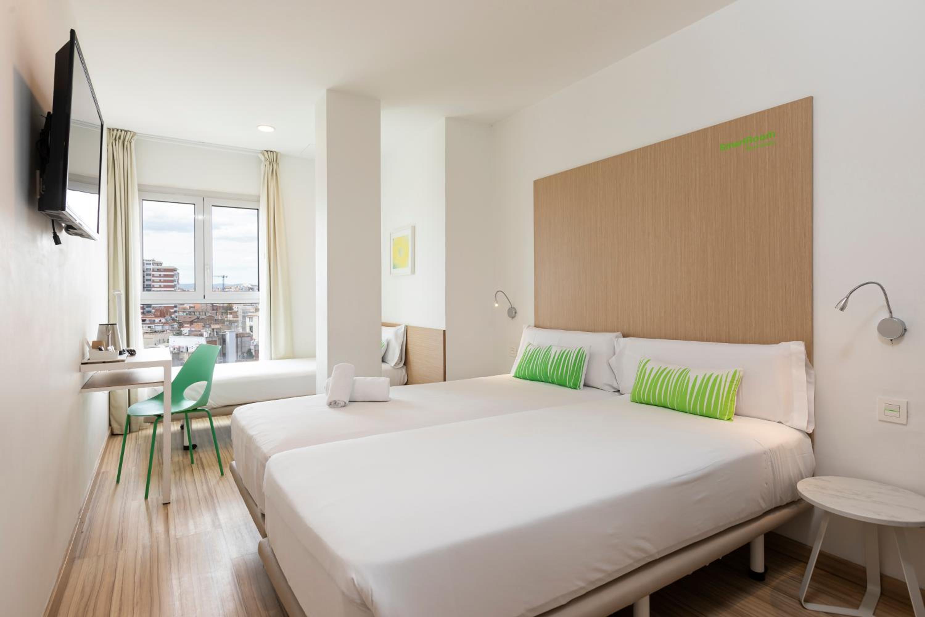 Twin Room with Extra Bed photo 2