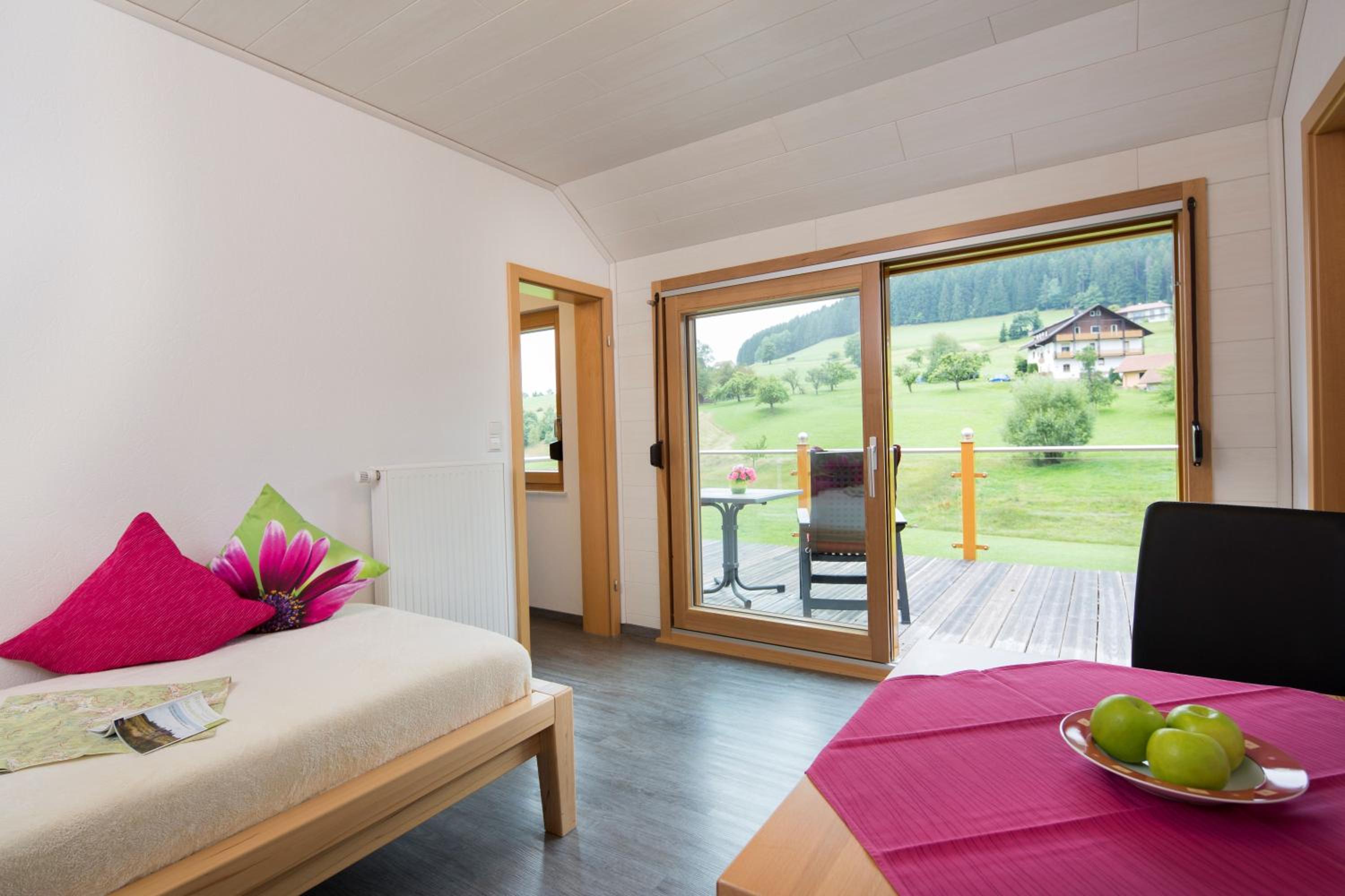 Two-Bedroom Deluxe Apartment with Garden View photo 2