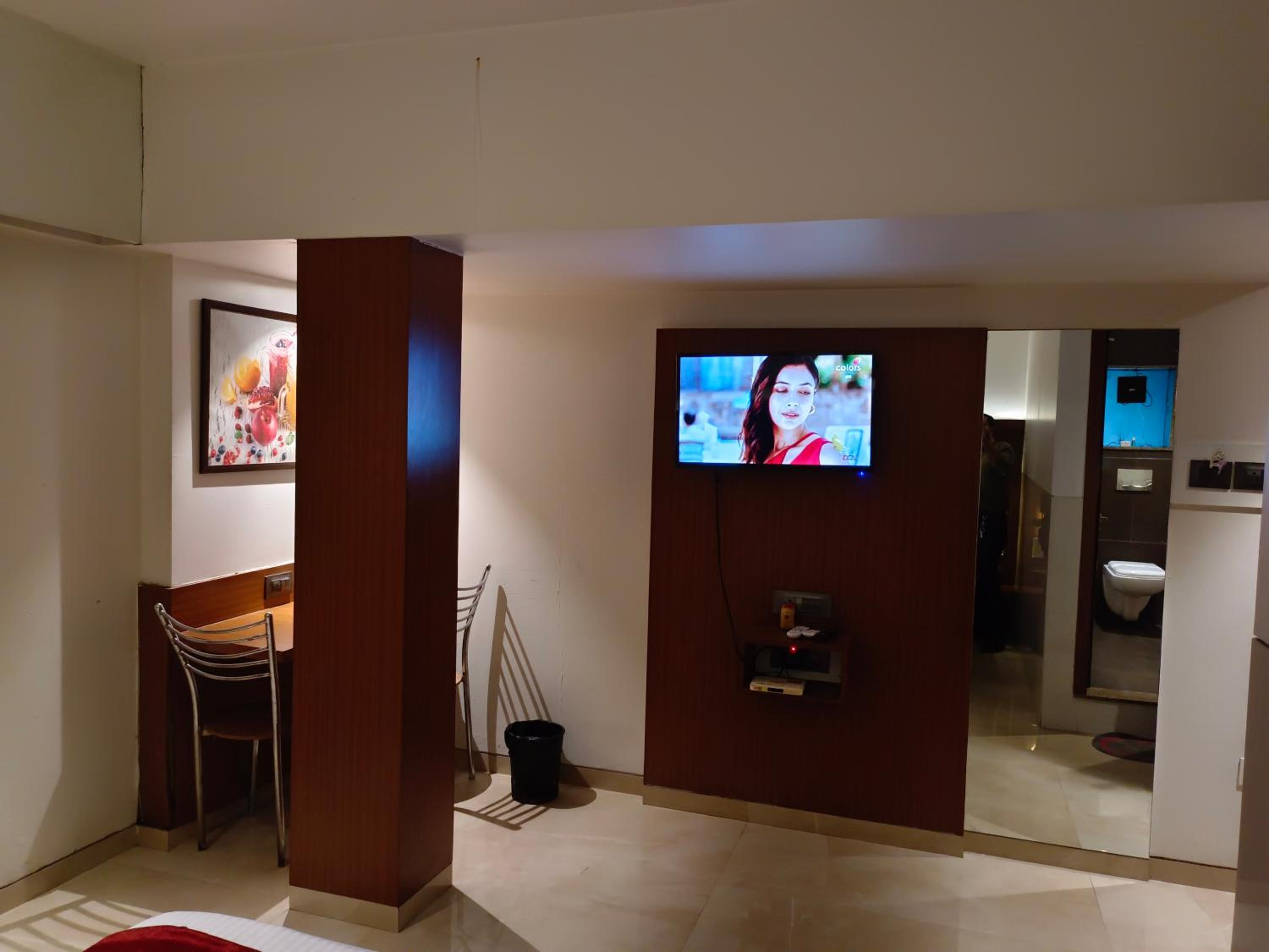 Deluxe Double Room - Photo 13
