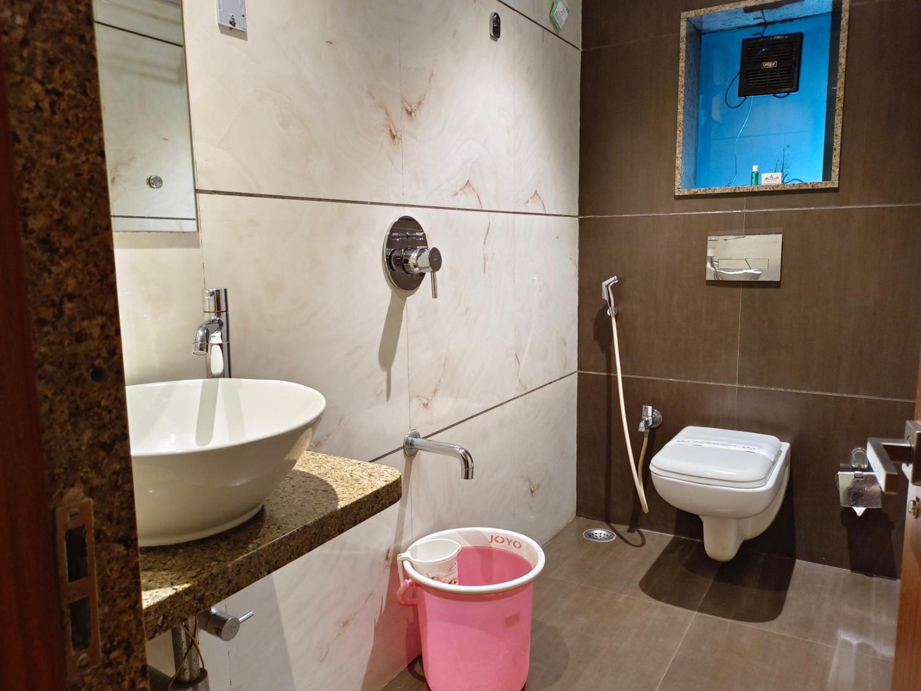 Deluxe Double Room - Photo 12
