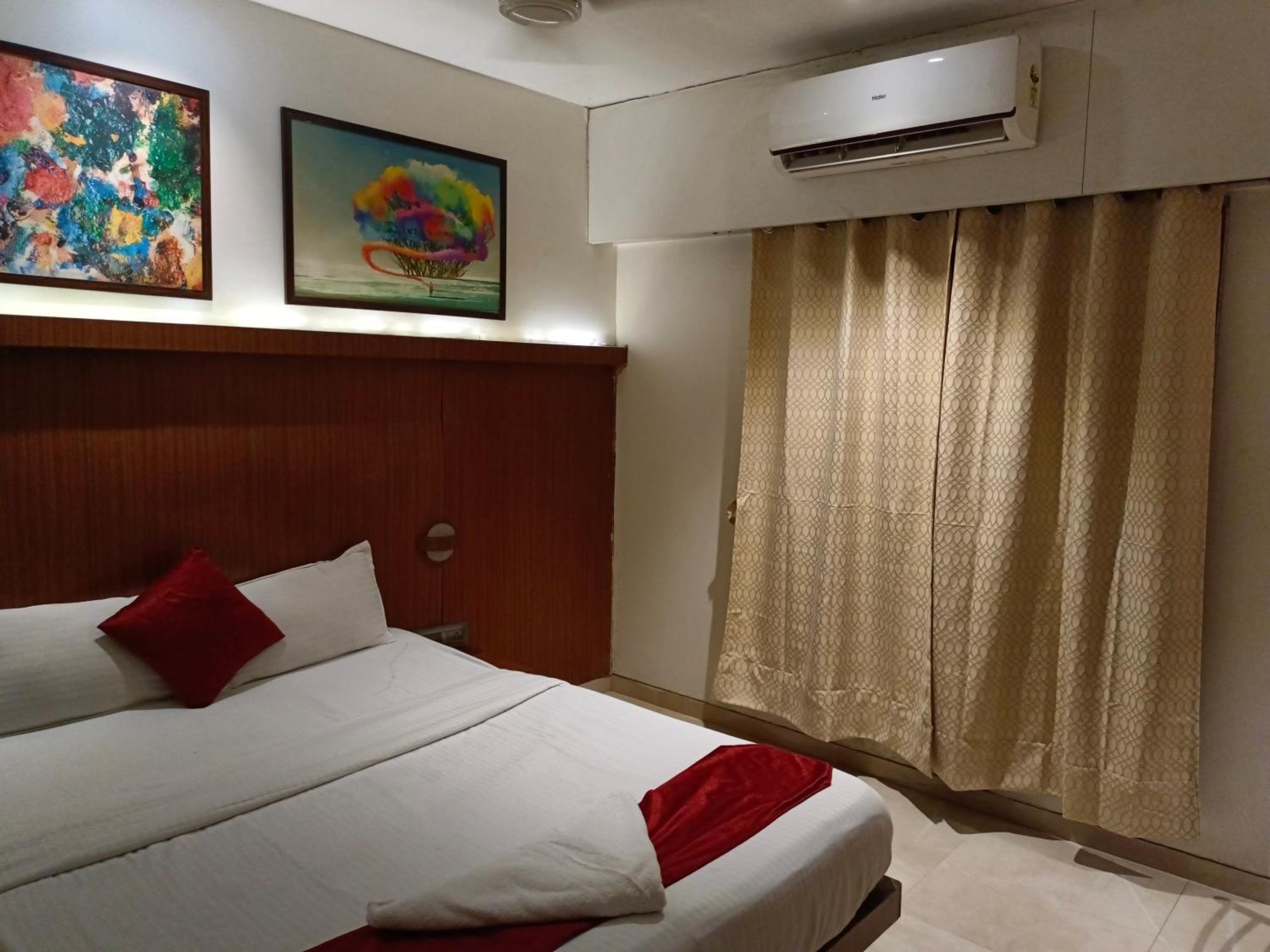 Deluxe Double Room - Photo 11