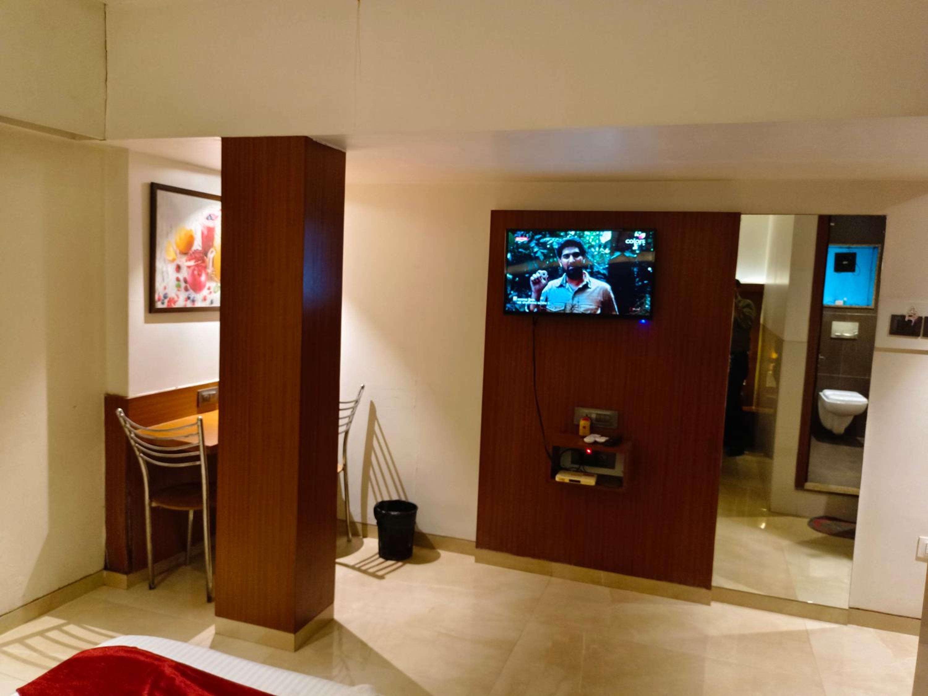 Deluxe Double Room - Photo 9