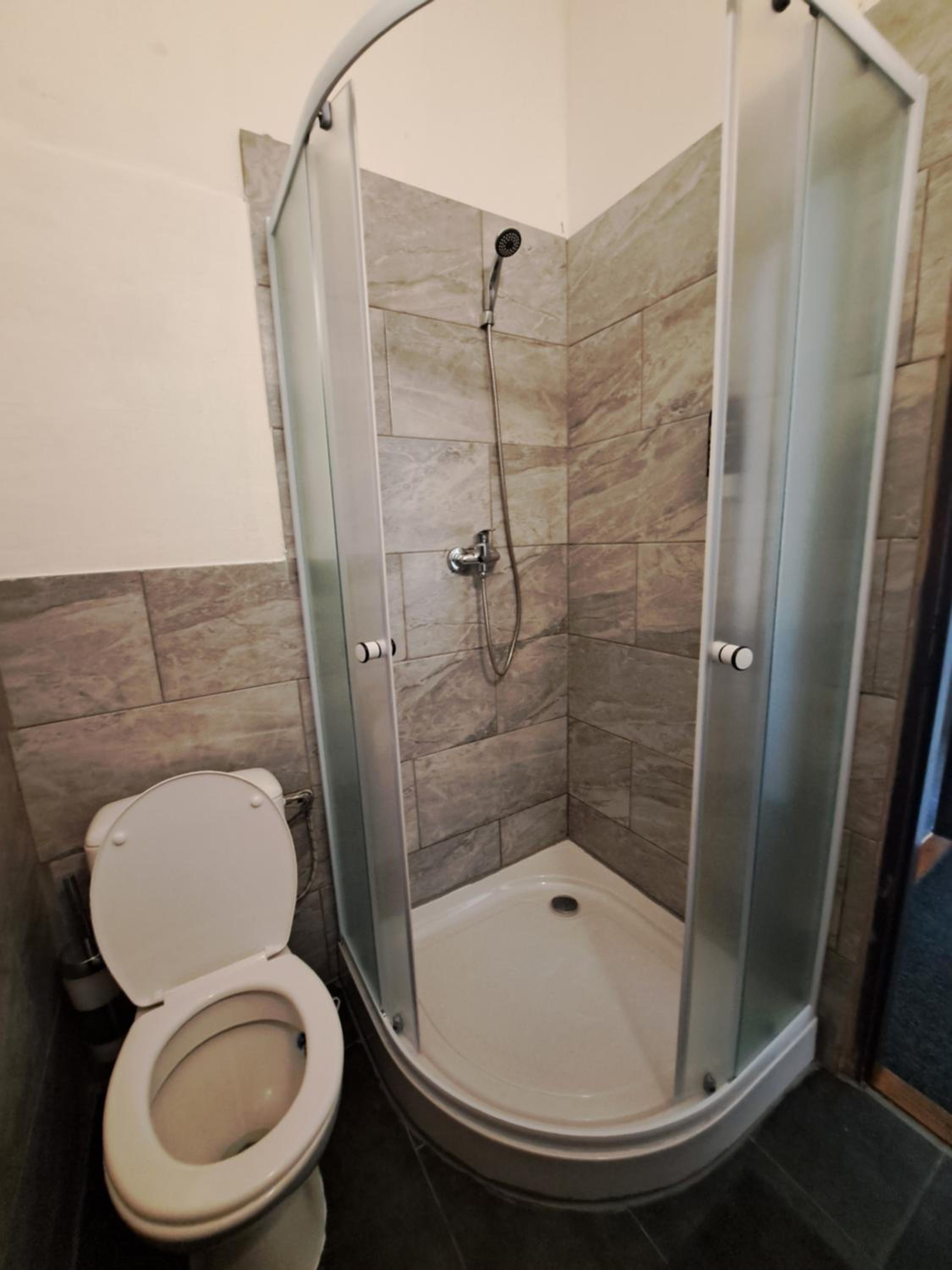 Double or Twin Room - Photo 9