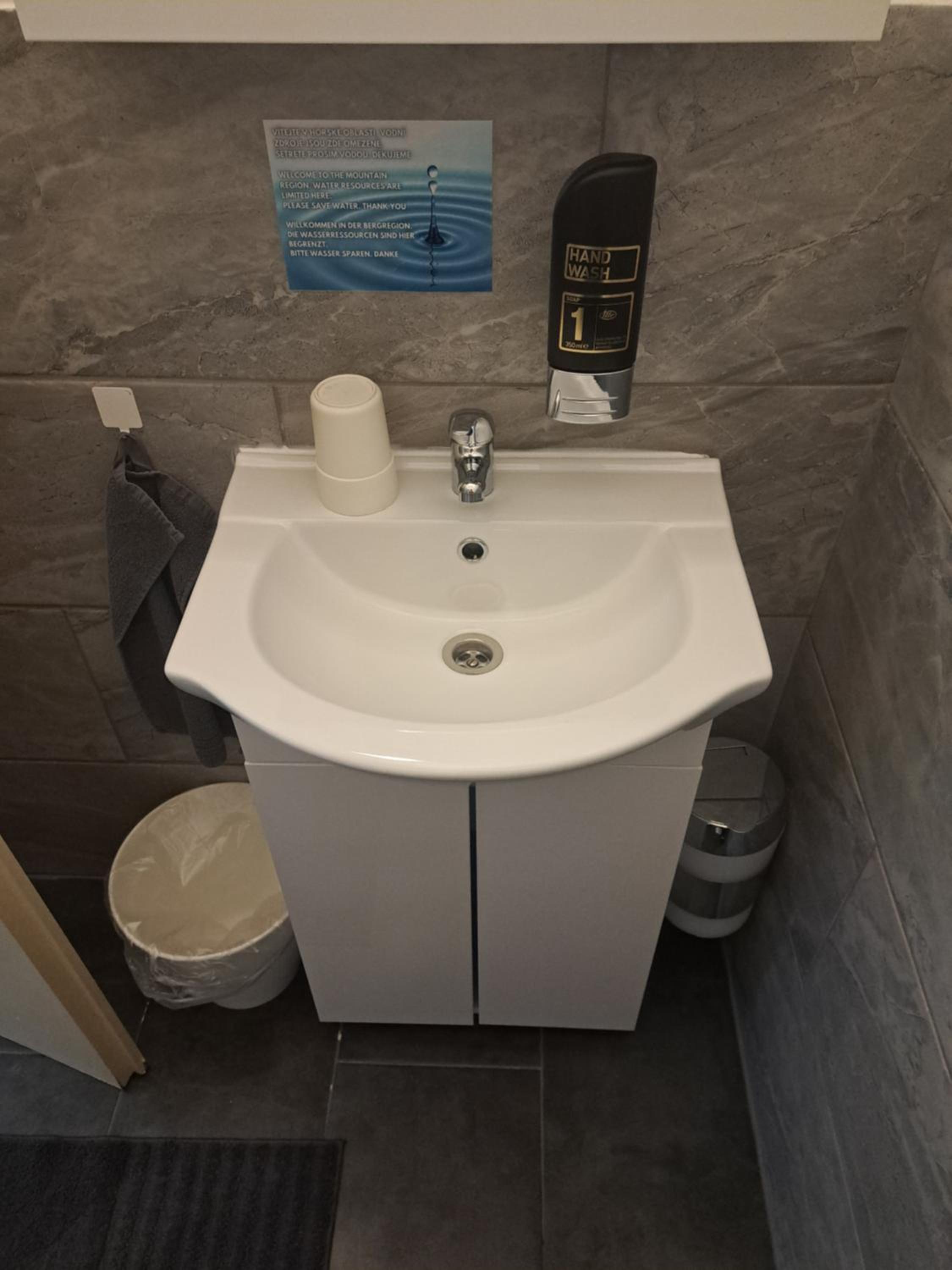Double or Twin Room - Photo 10