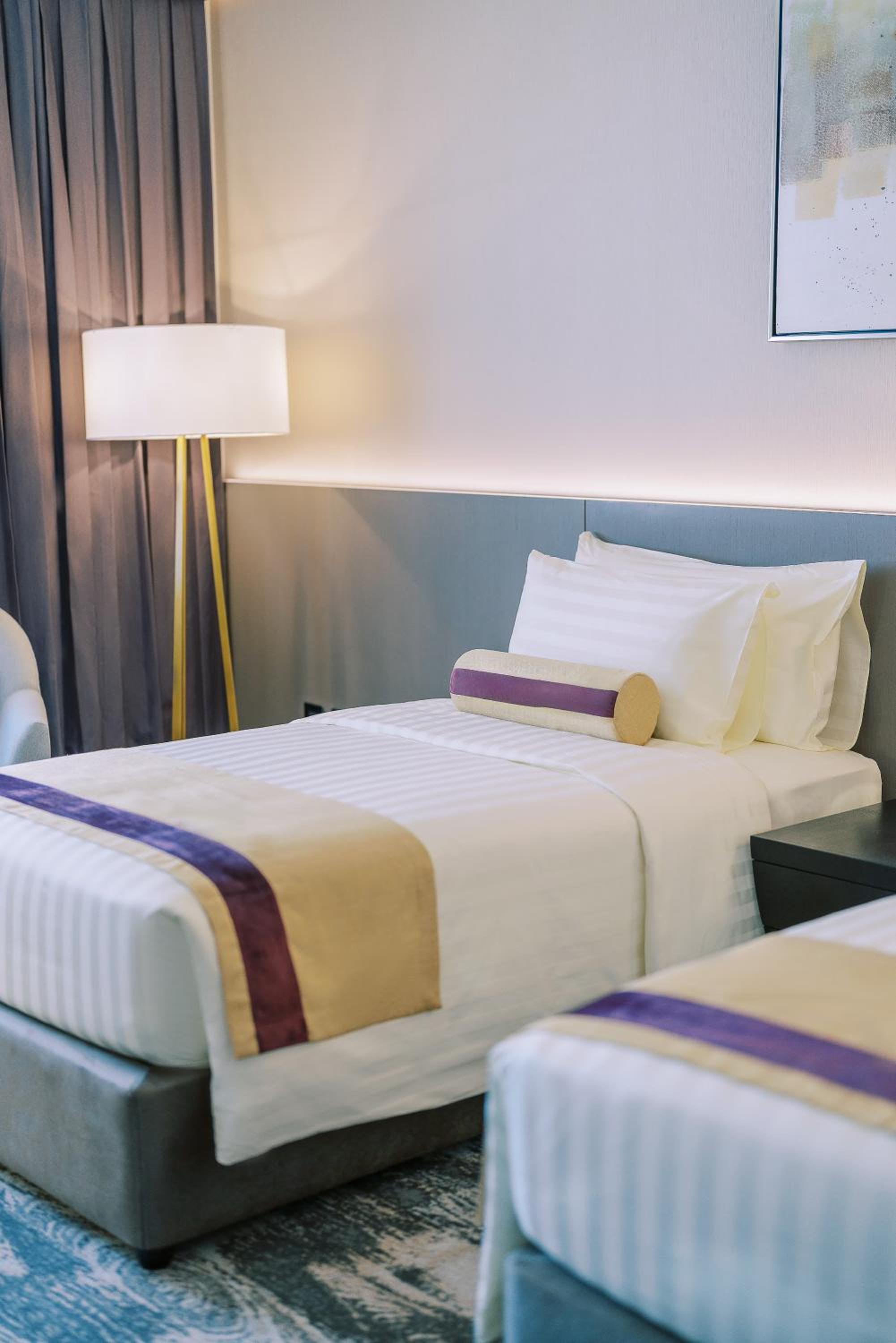 Deluxe Twin Room -15% off on F&B shuttle to Deira City Center, Al Ghurair Mall & La Mer Beach