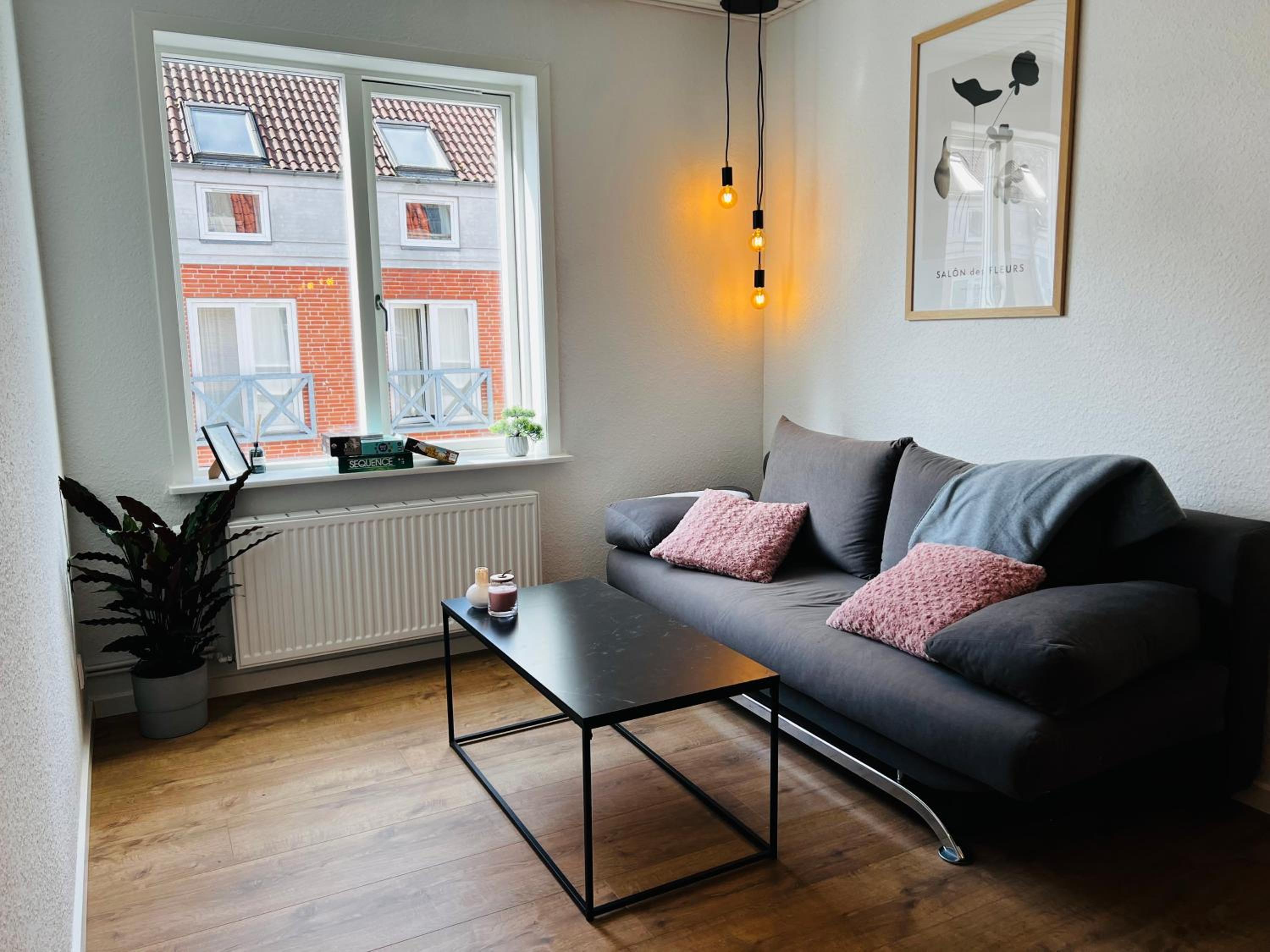 One-Bedroom Apartment photo 1