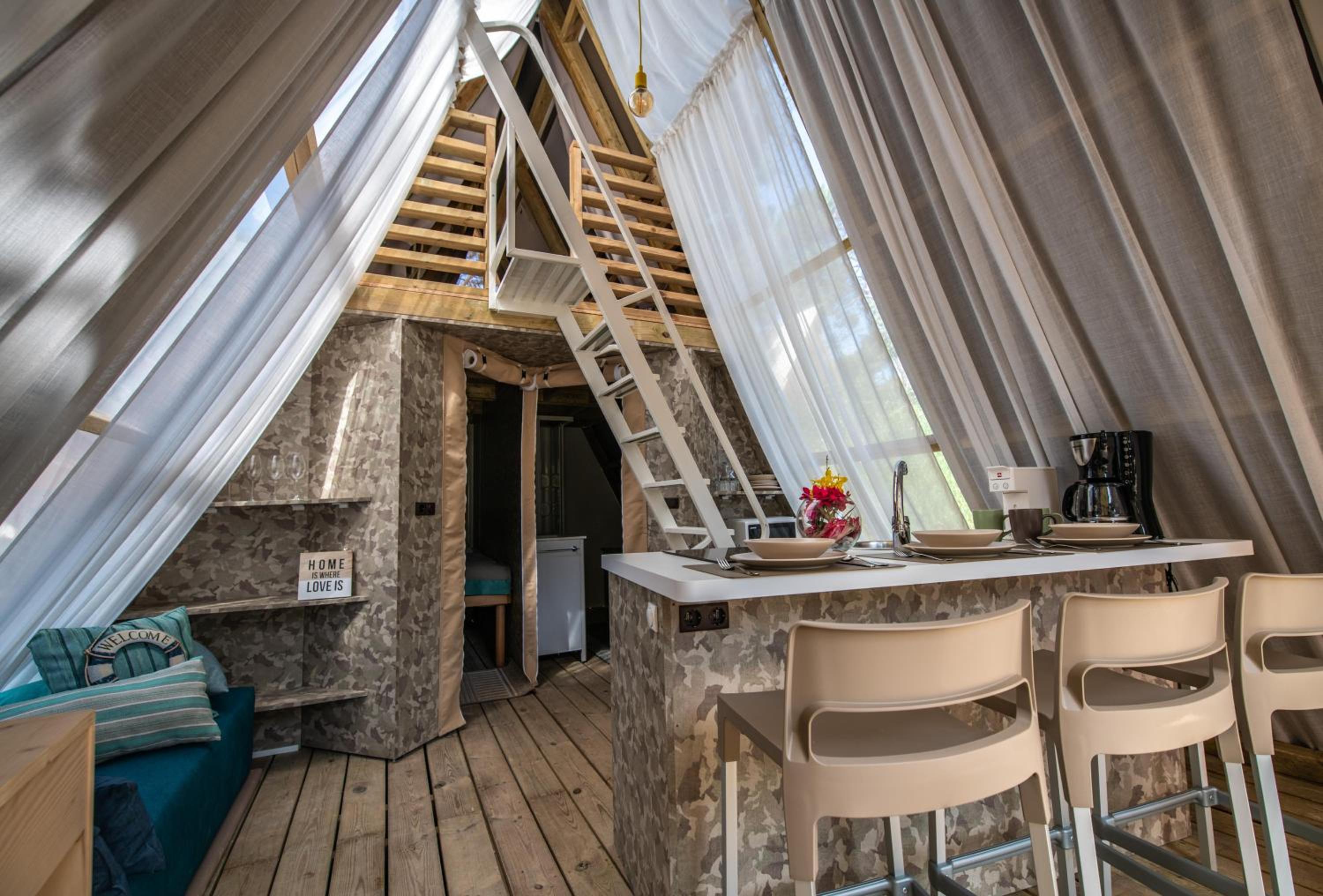 Superior Two-Bedroom Lodge Tent thumbnail 6