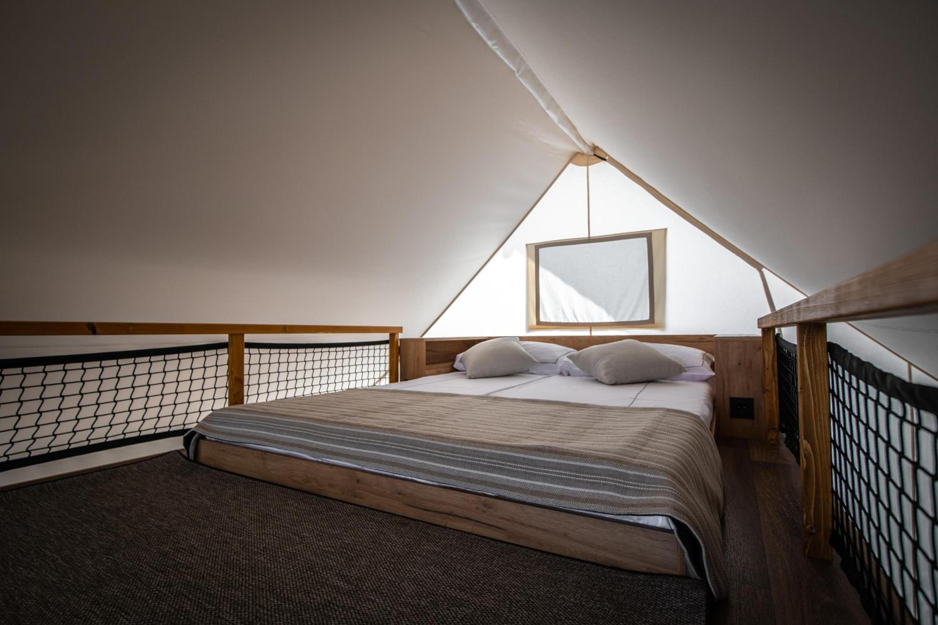 Superior Three-Bedroom Safari Tent thumbnail 6