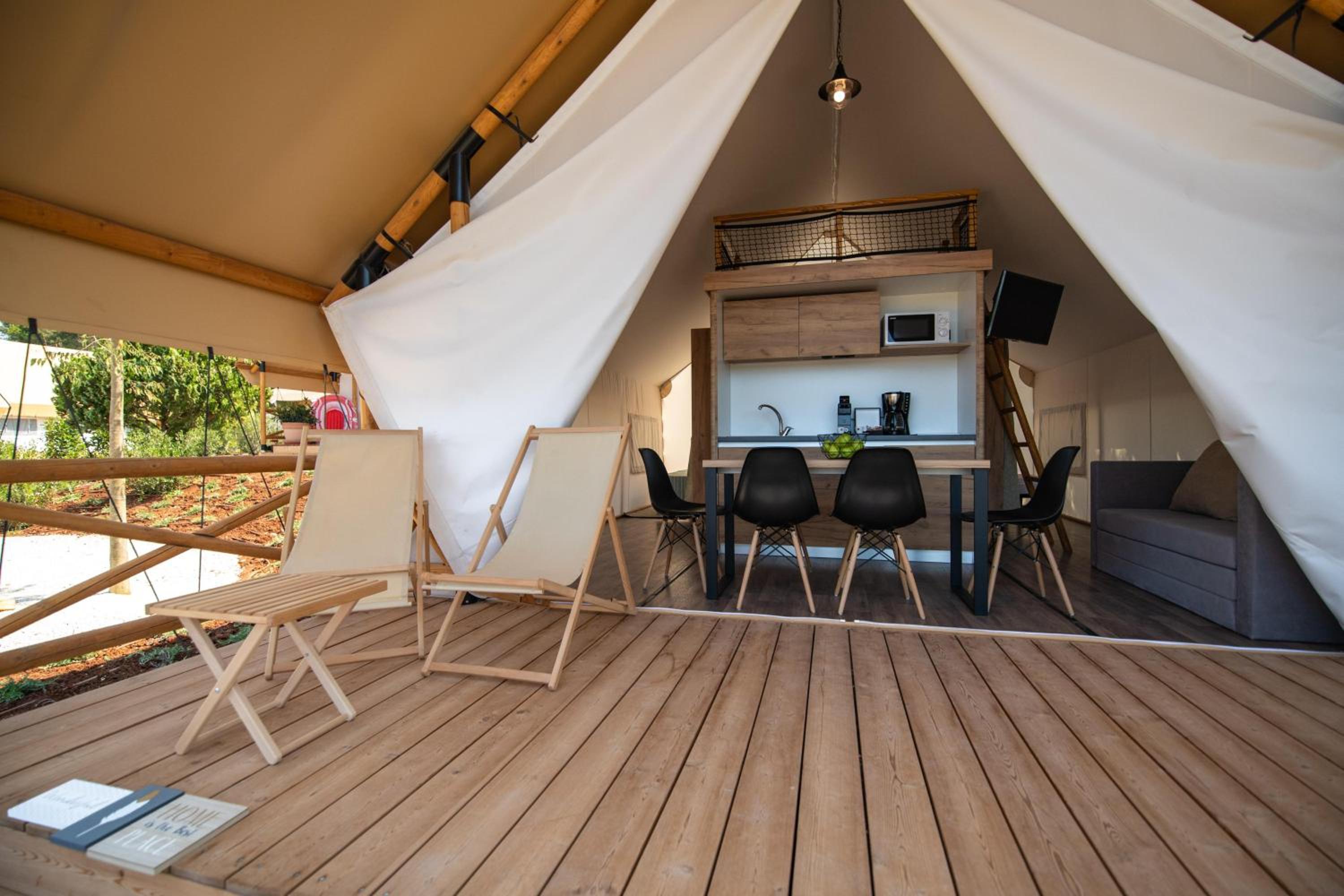 Superior Three-Bedroom Safari Tent thumbnail 5