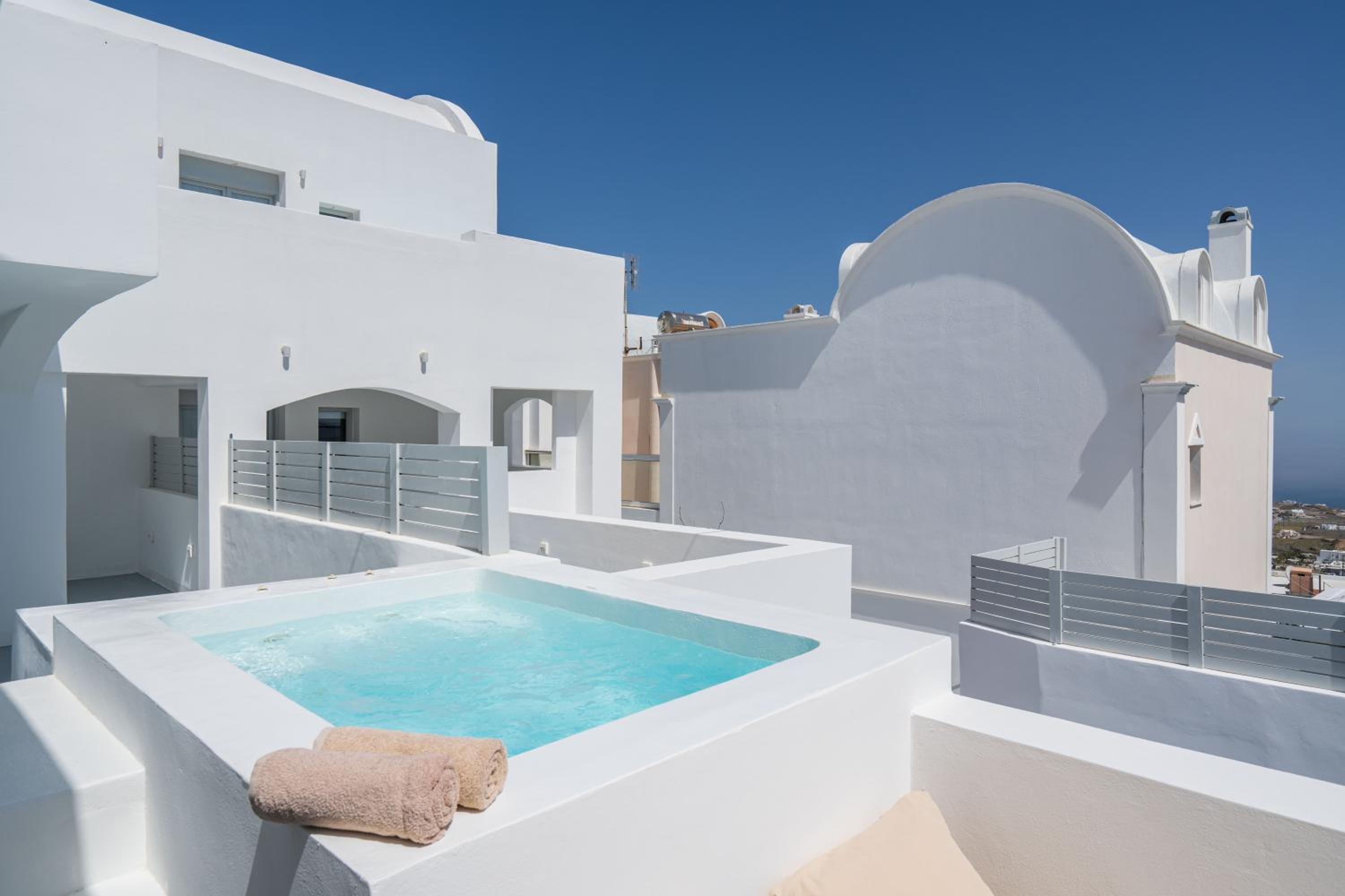 Honeymoon Suite with Sea View, Private Jacuzzi & Steam Room - C1 - Photo 4