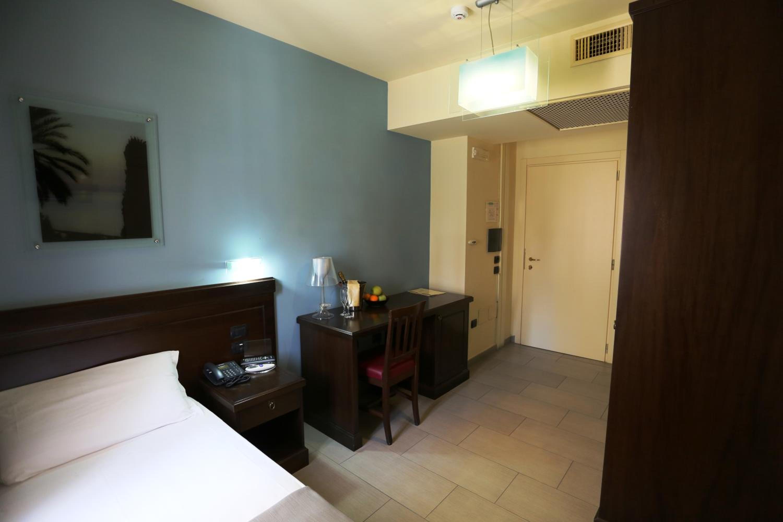 Budget Double Room - Photo 4