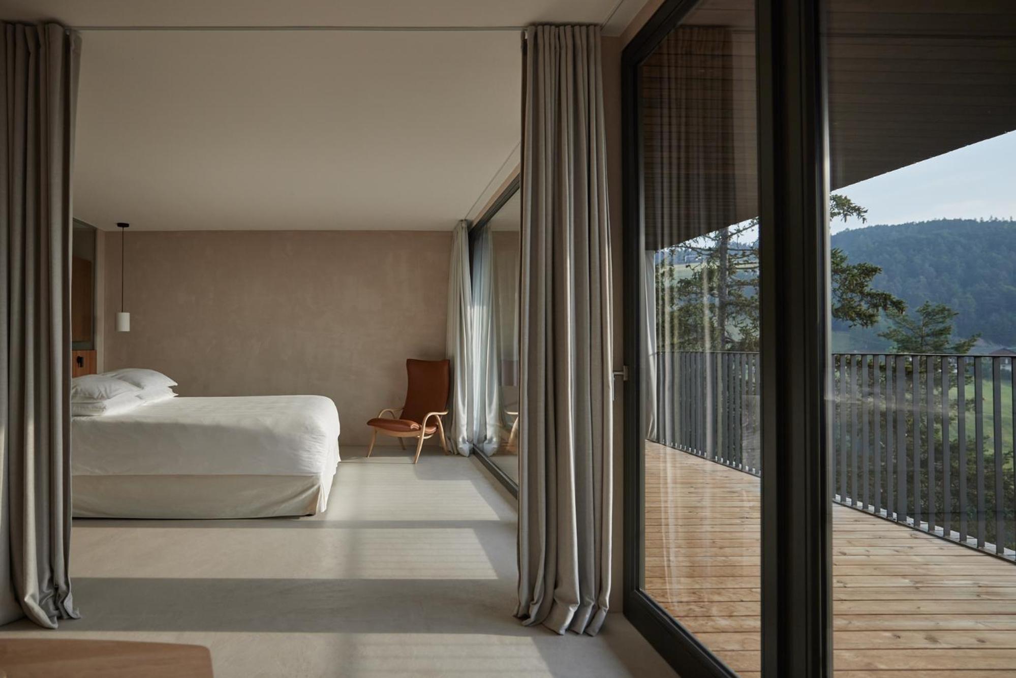 Deluxe King Suite with Mountain View photo 1
