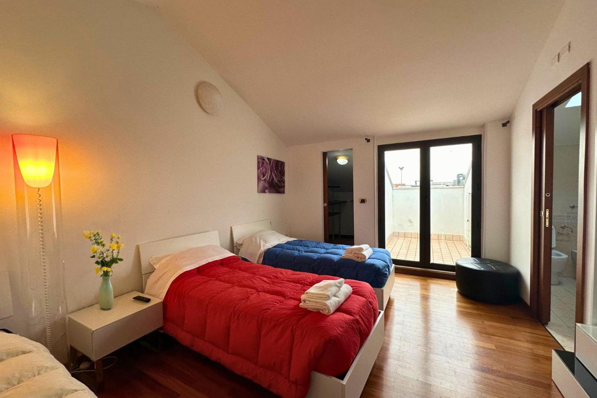 One-Bedroom Standard Apartment photo 1
