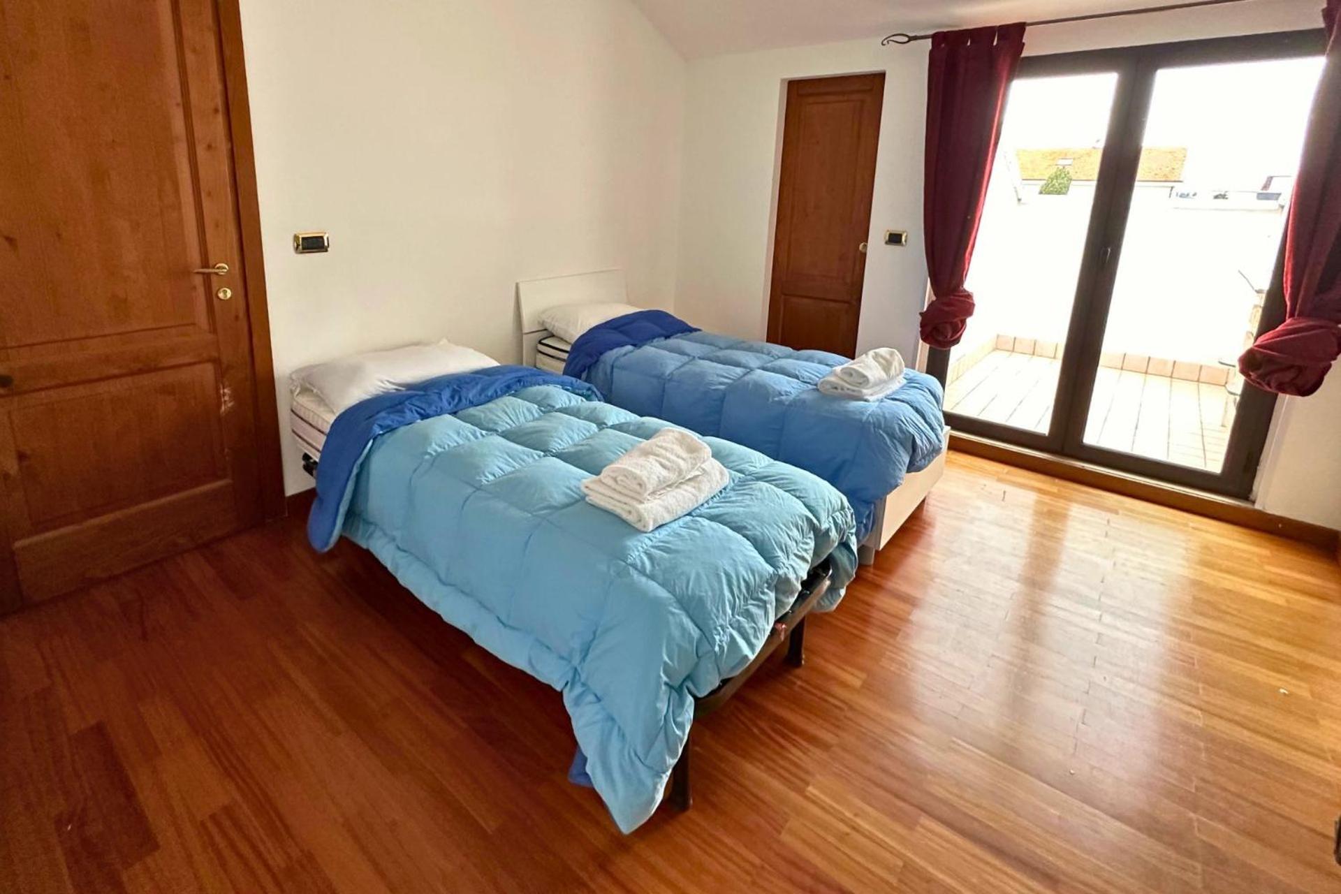 One-Bedroom Standard Apartment photo 2
