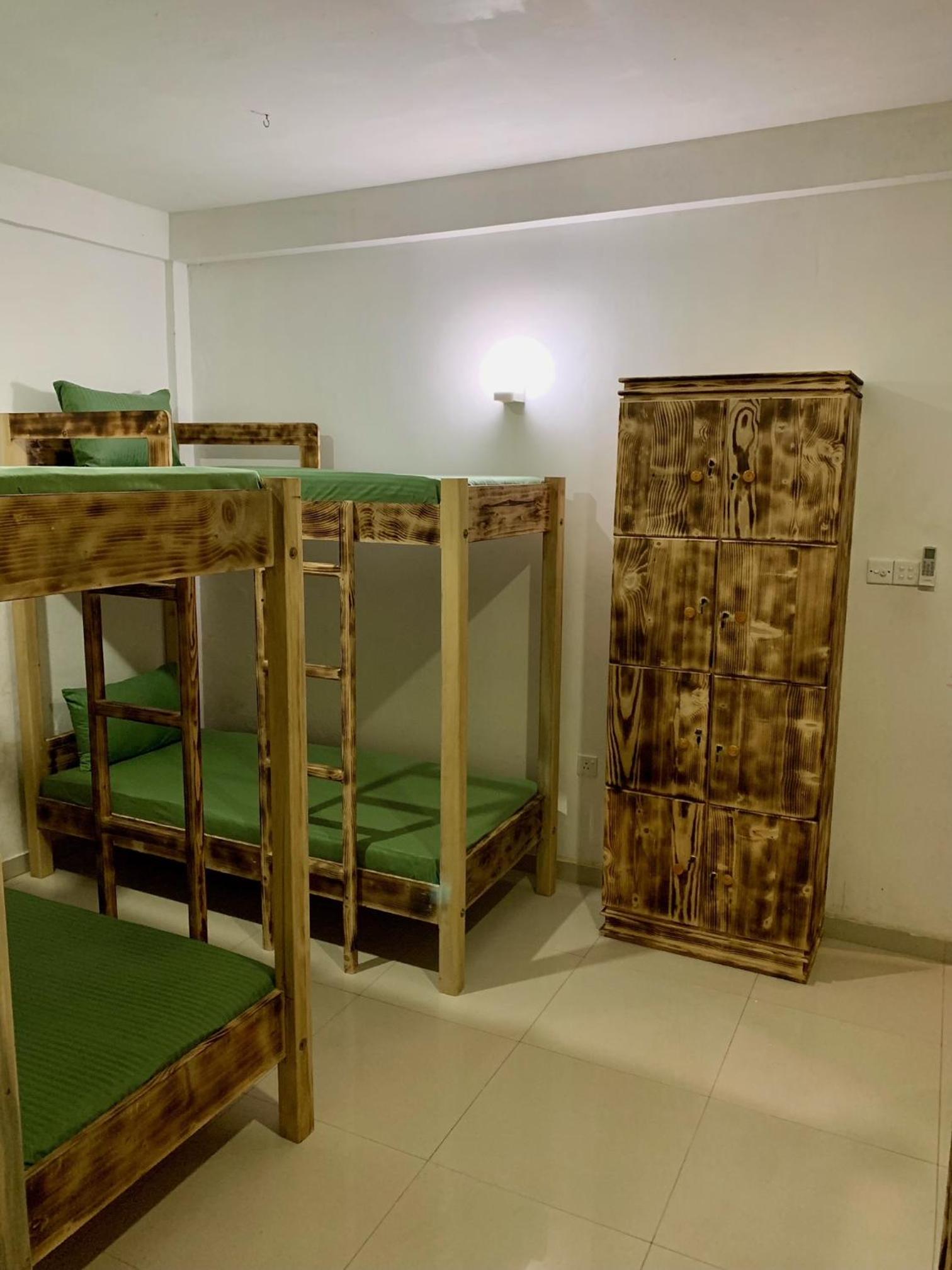8-Bed Mixed Dormitory Room photo 2
