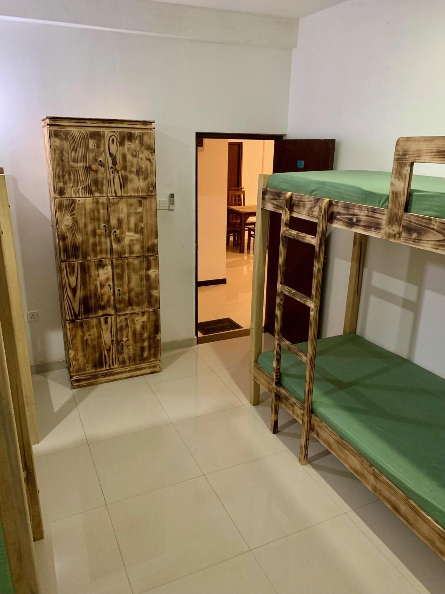 8-Bed Mixed Dormitory Room photo 3