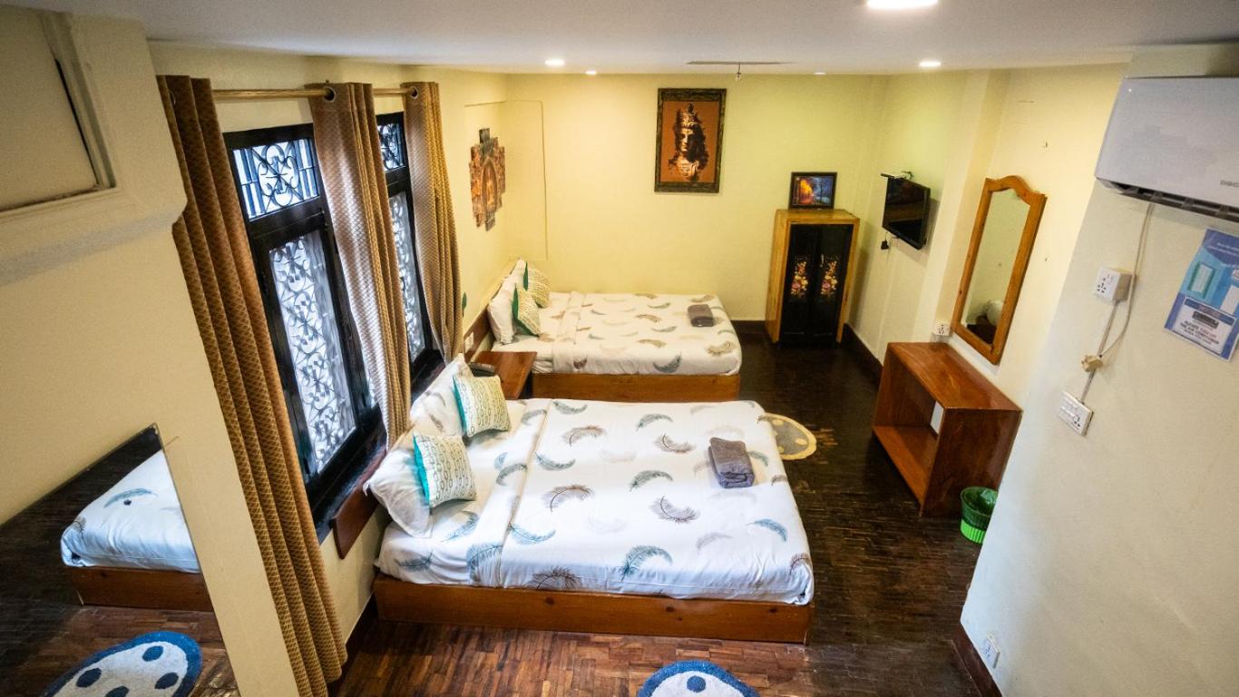 Family Room With Private Bathroom - Photo 1