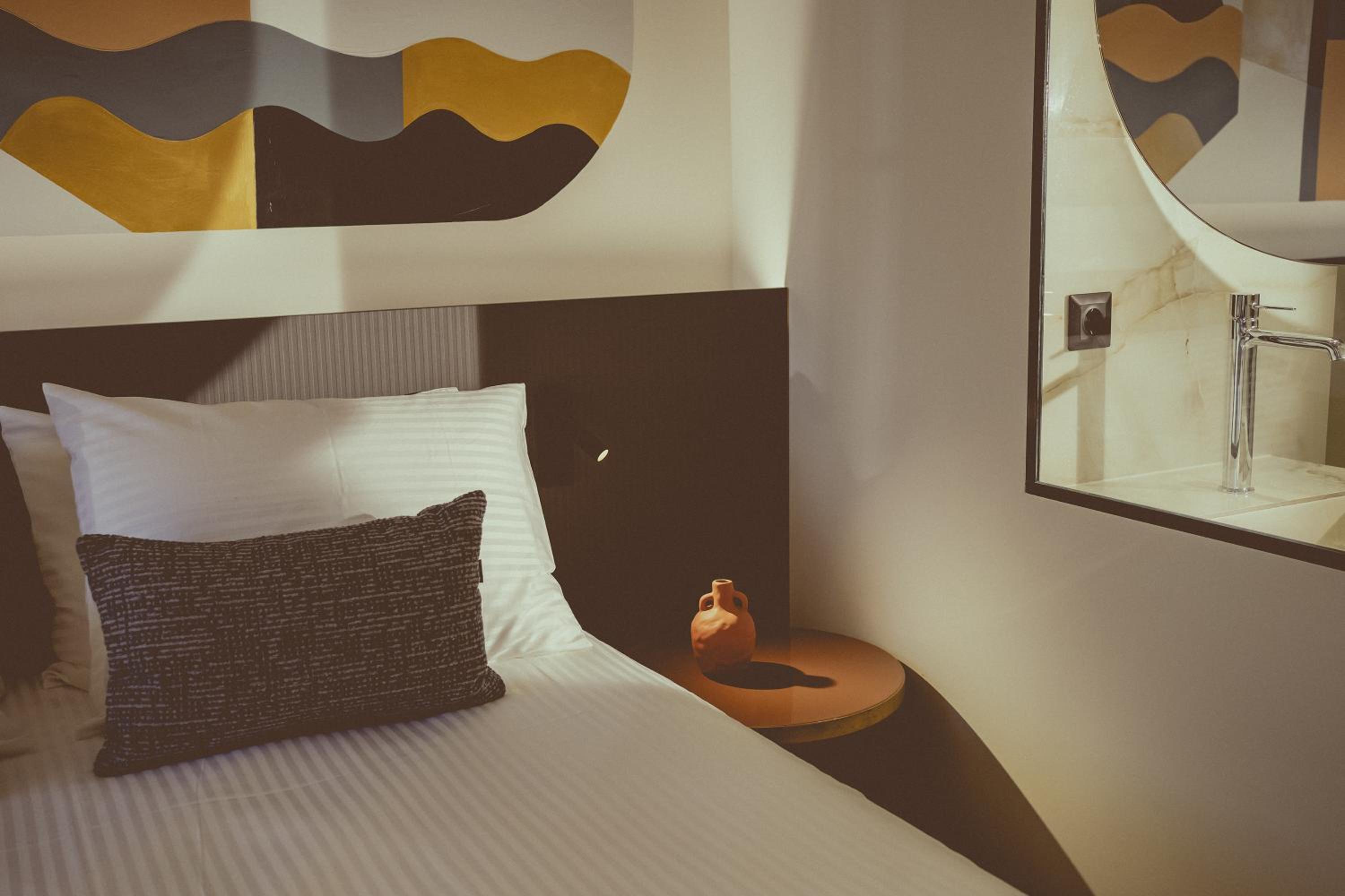 Deluxe Double Room with Shower photo 3