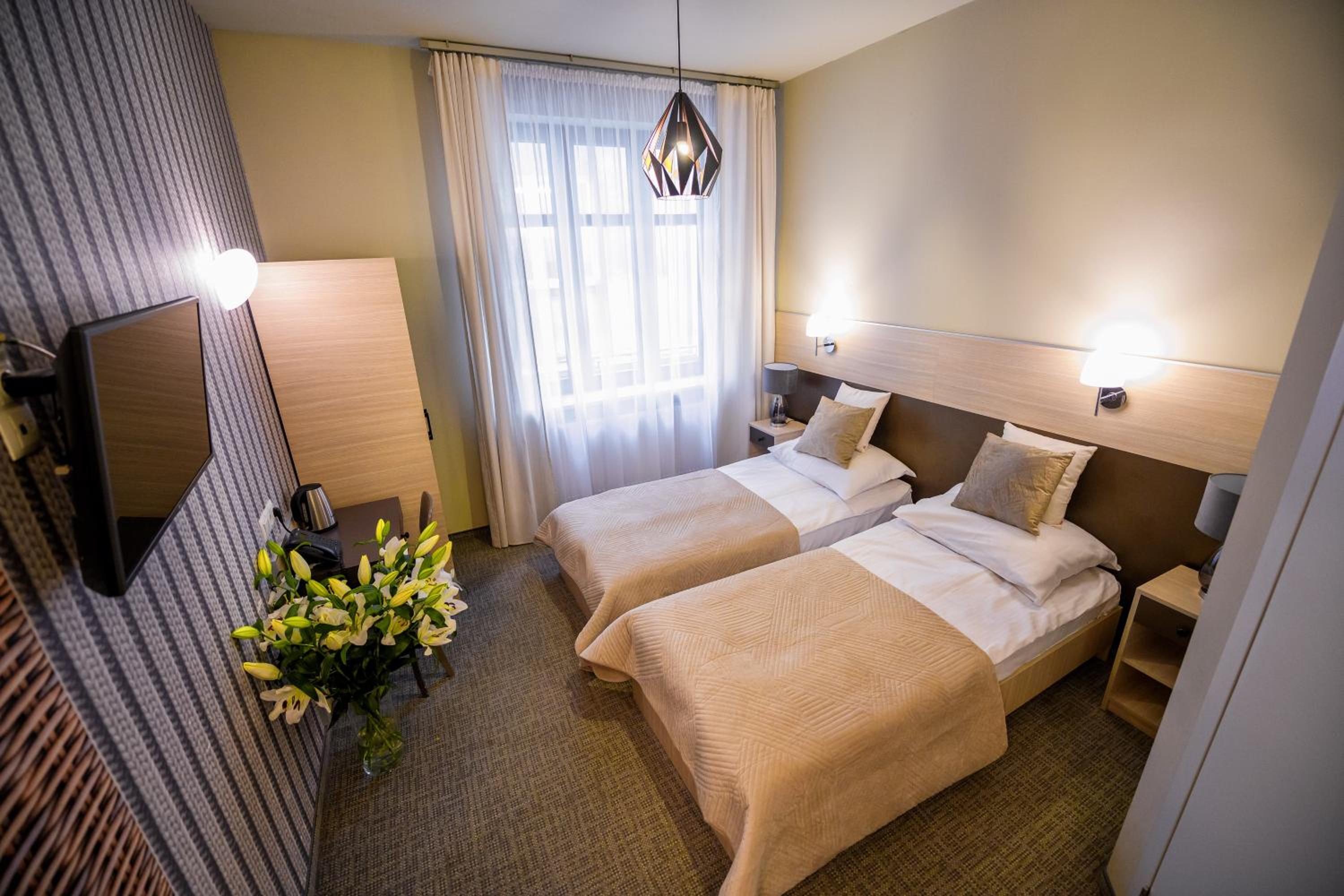 Twin Room with Private Bathroom photo 2