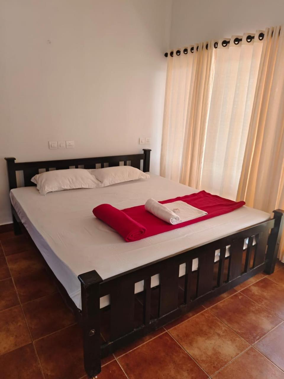 Standard King Room photo 3