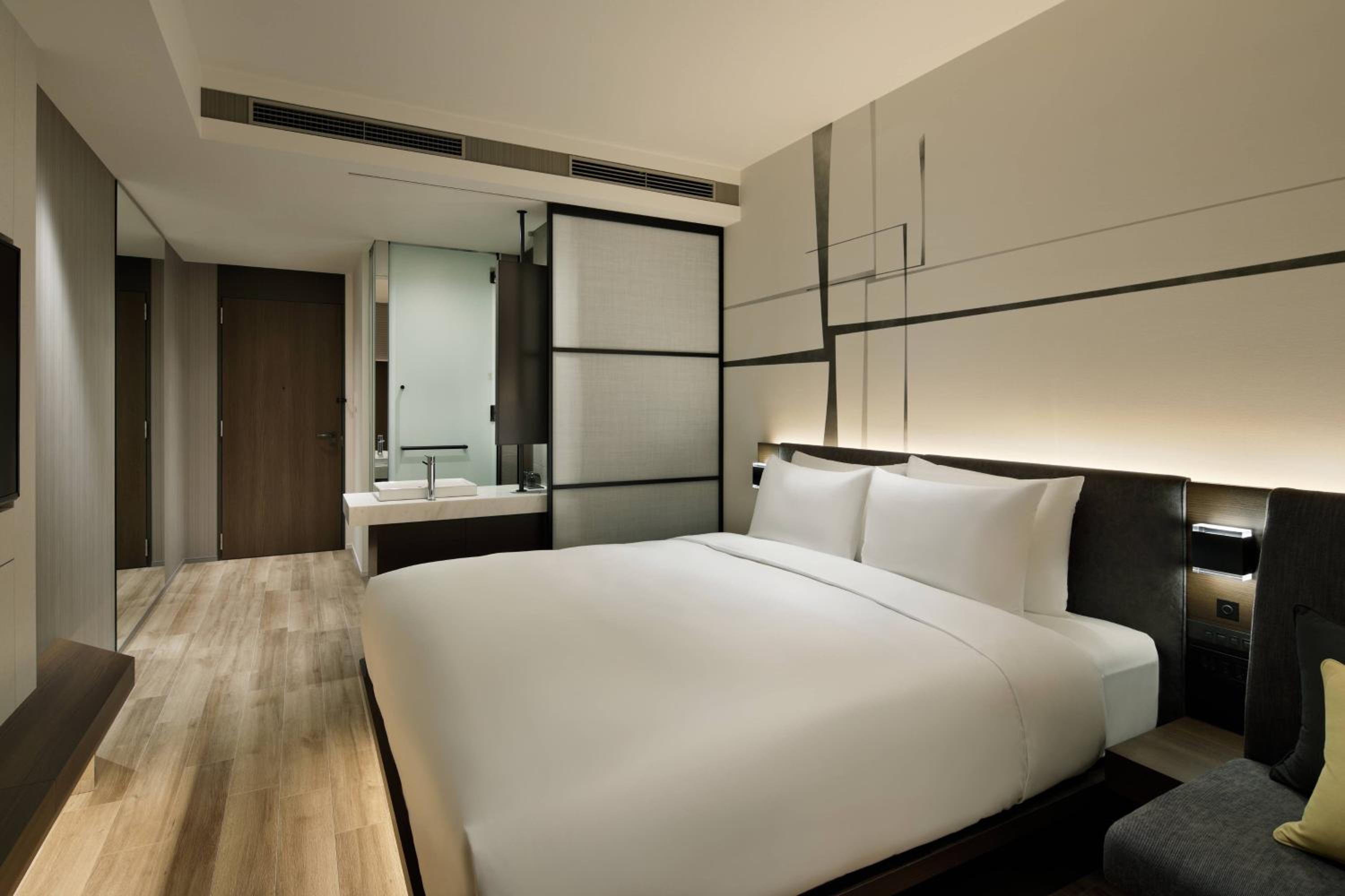 Standard King Room photo 1