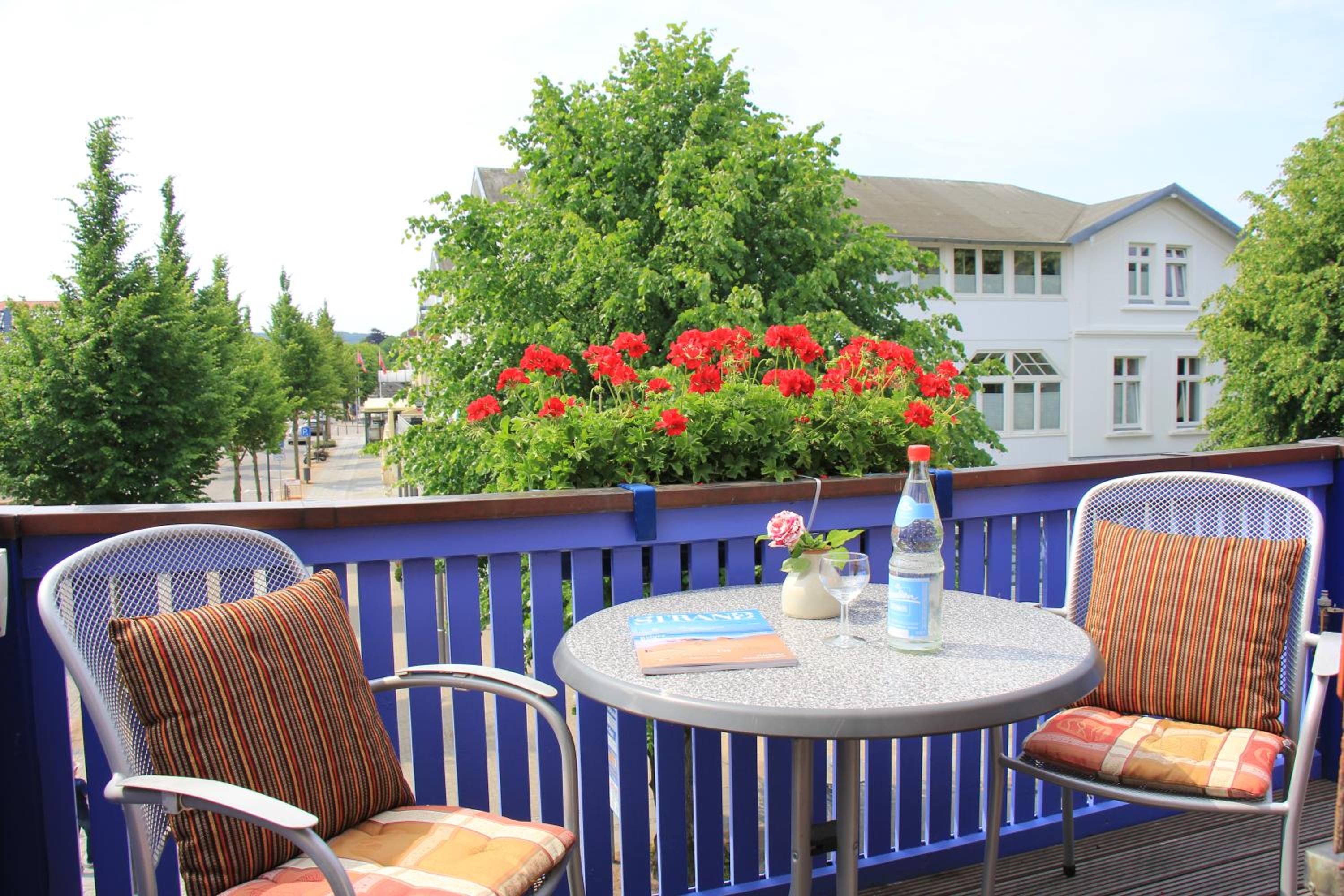 Studio with Balcony photo 2
