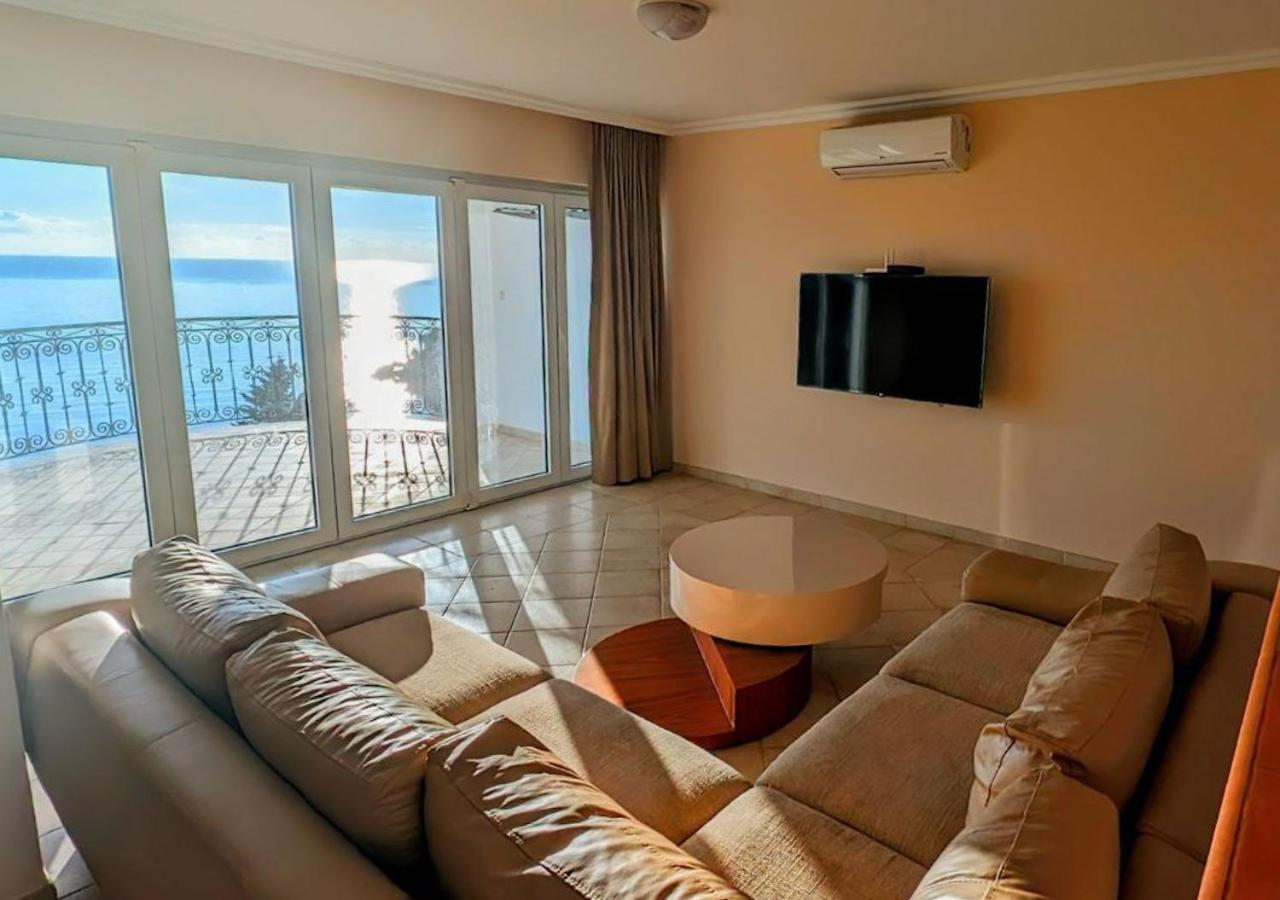 Apartment with Terrace photo 3