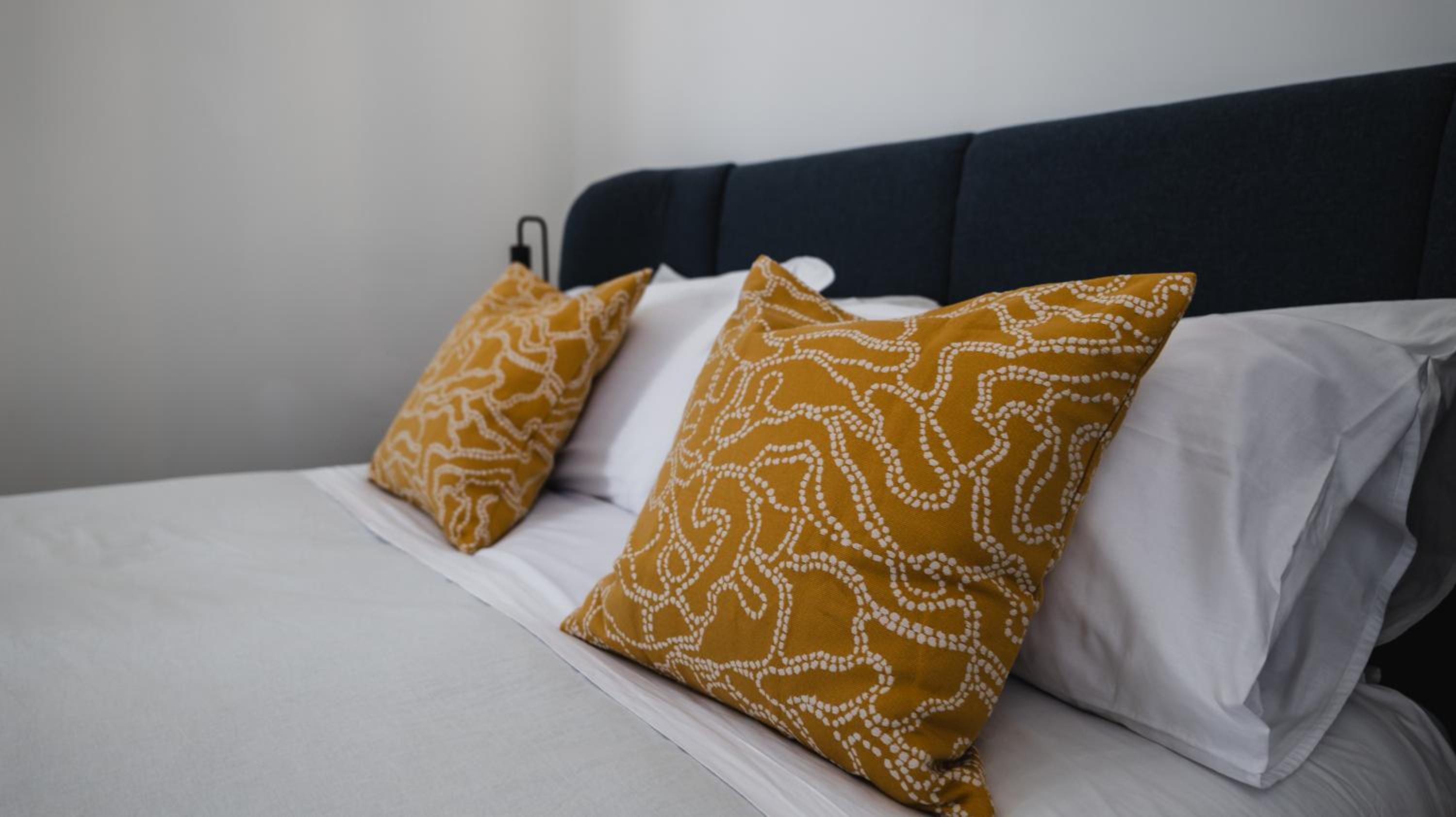 Deluxe Double Room with Balcony - Photo 6