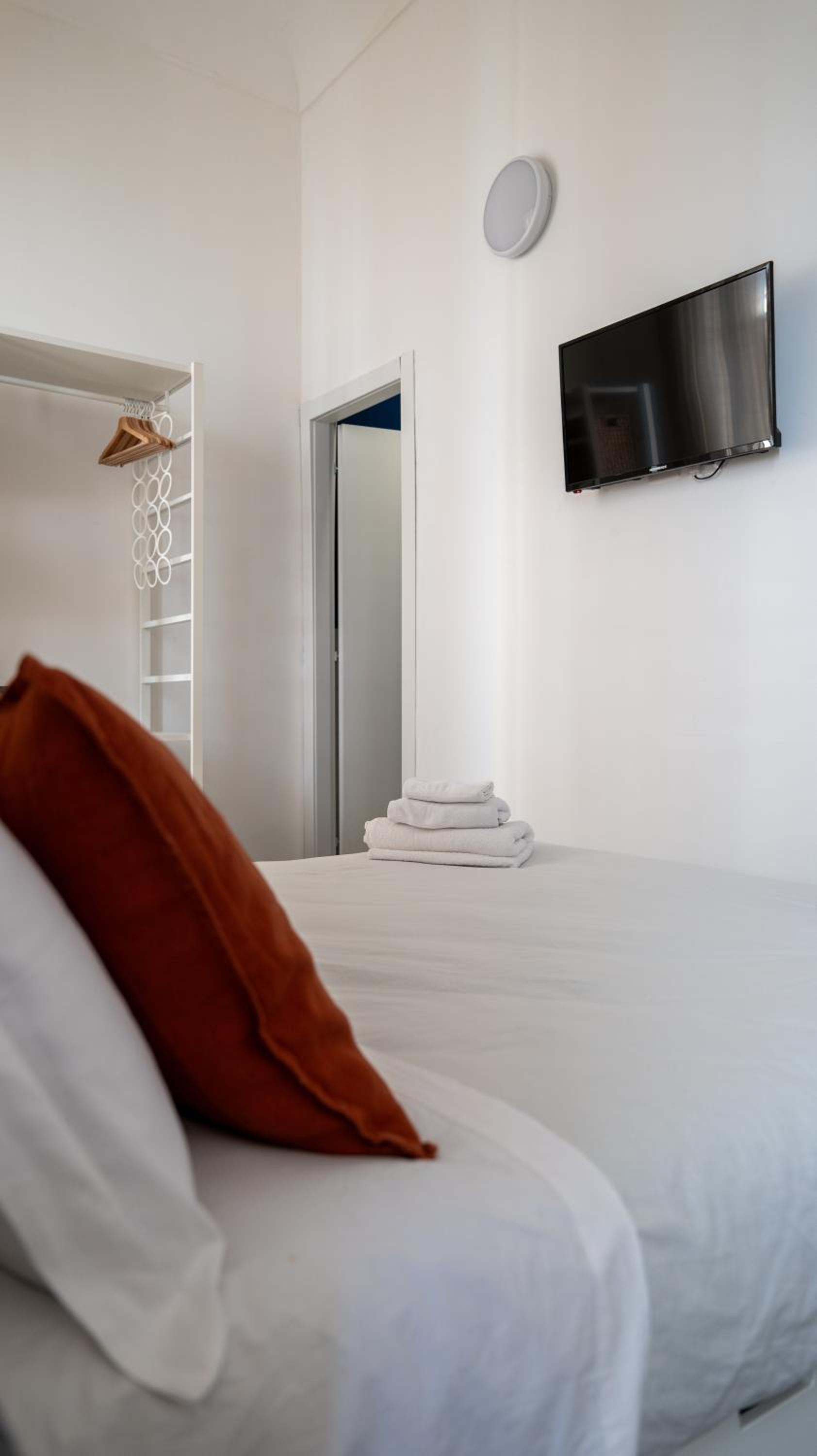 Deluxe Double Room with Balcony - Photo 15