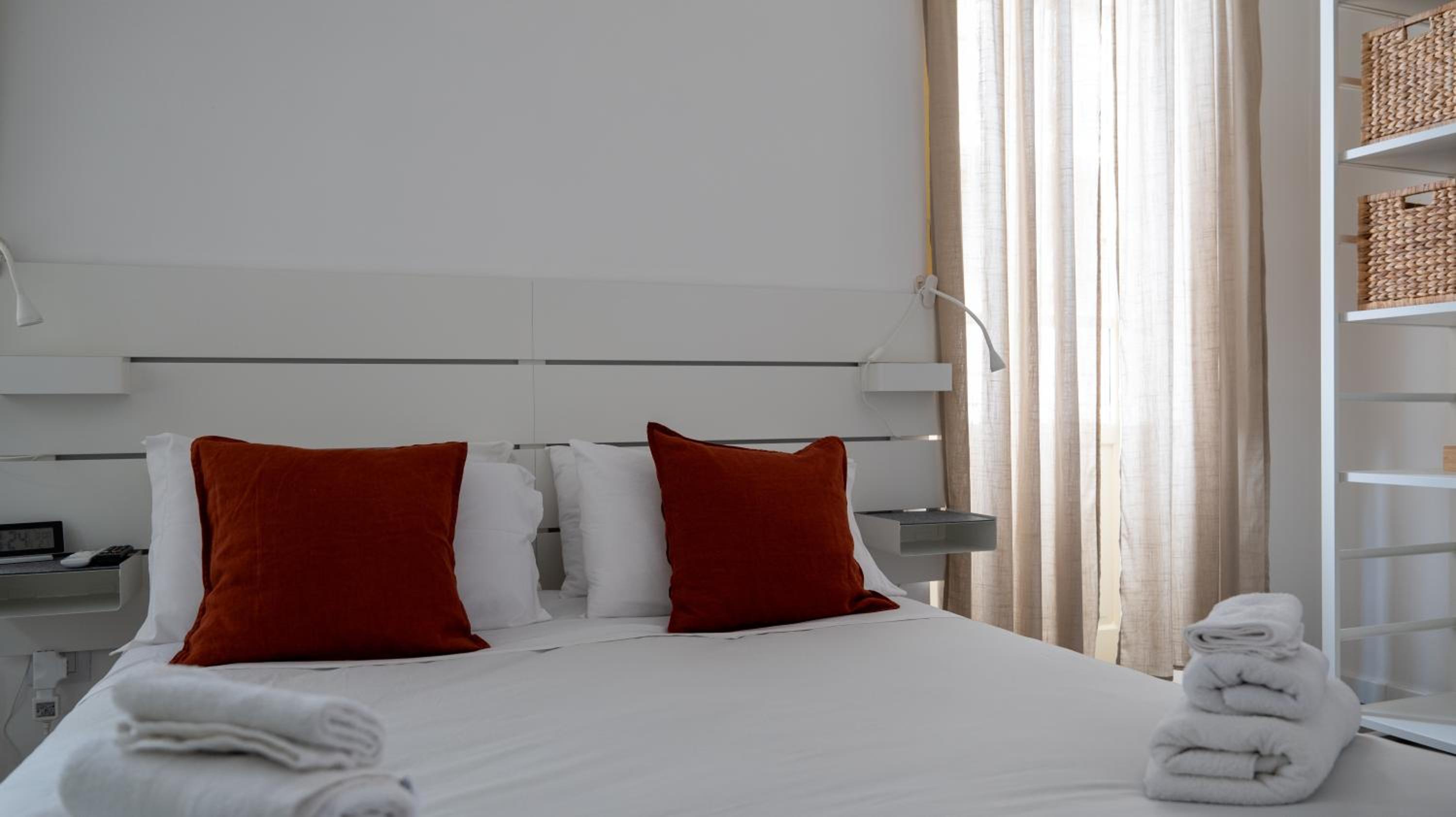 Deluxe Double Room with Balcony - Photo 14