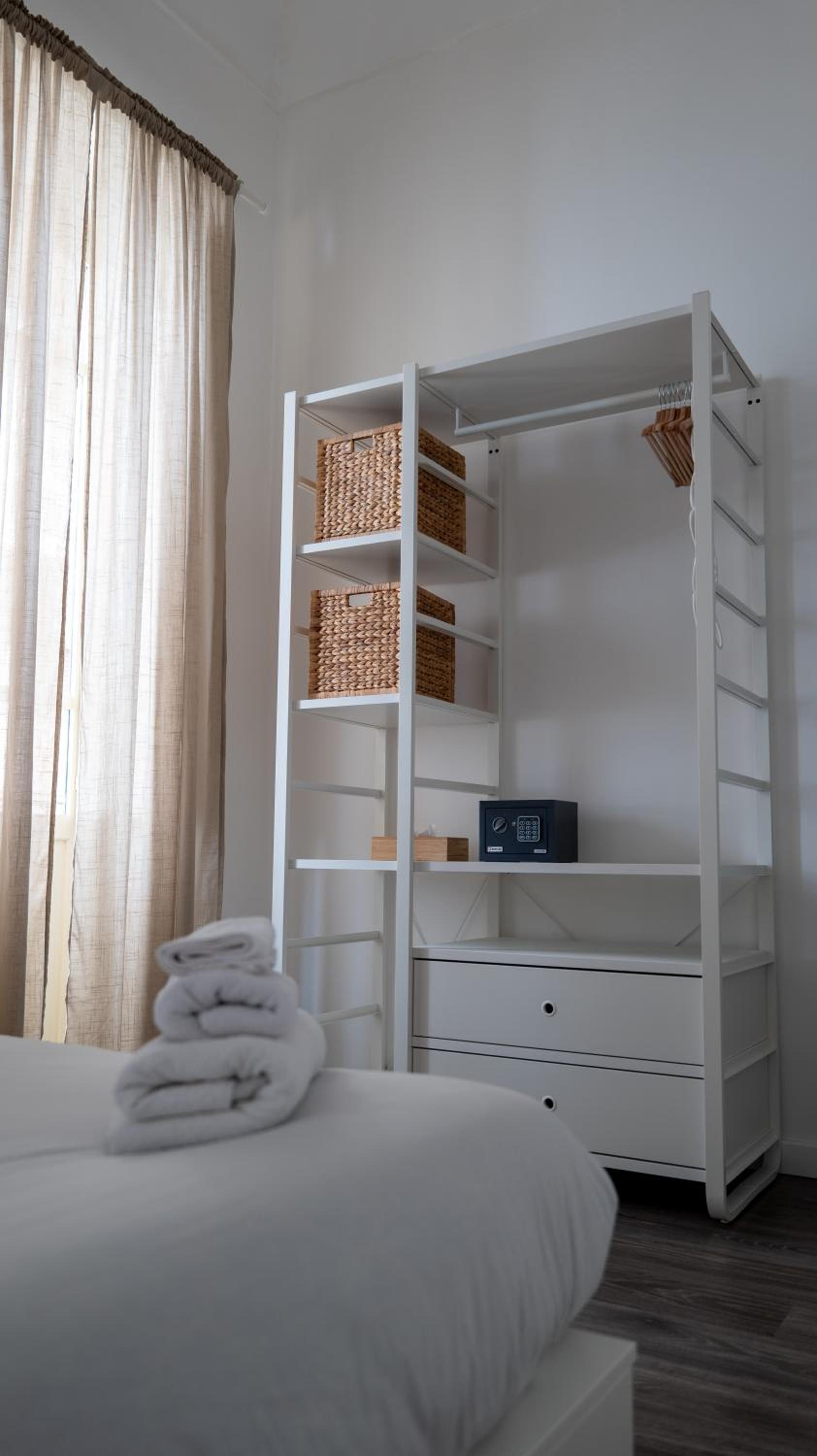 Deluxe Double Room with Balcony - Photo 20