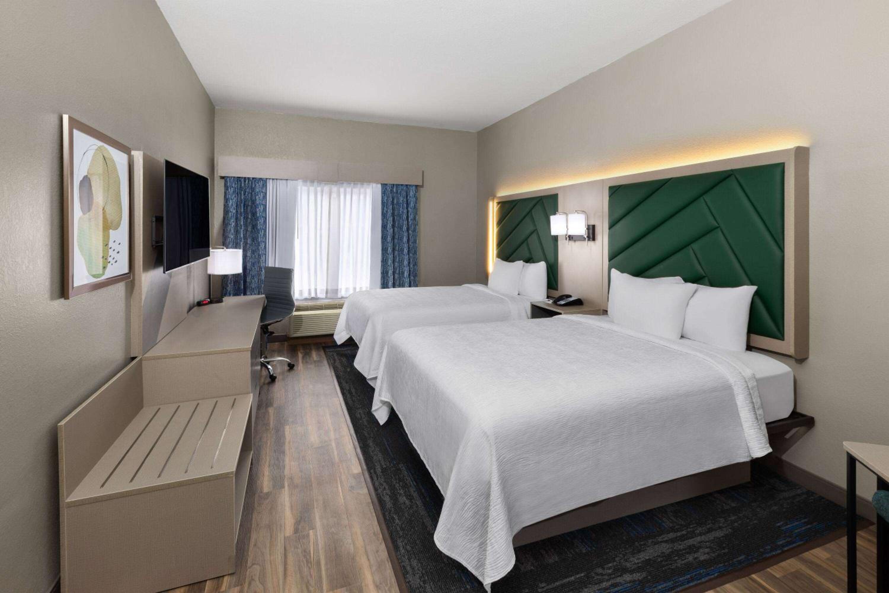 Queen Room with Two Queen Beds - Non-Smoking - Photo 1