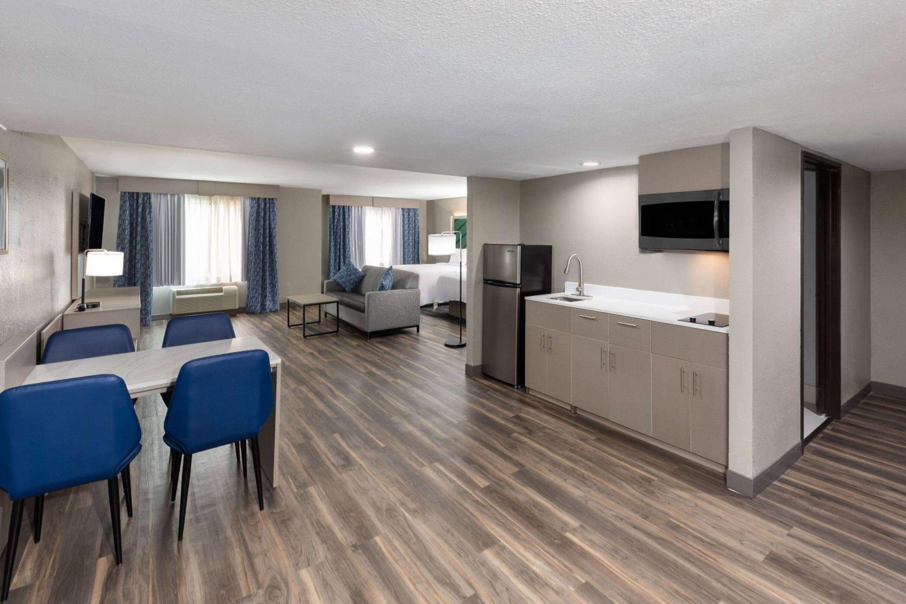 Studio Suite with Two Queen Beds - Non-Smoking - Photo 1