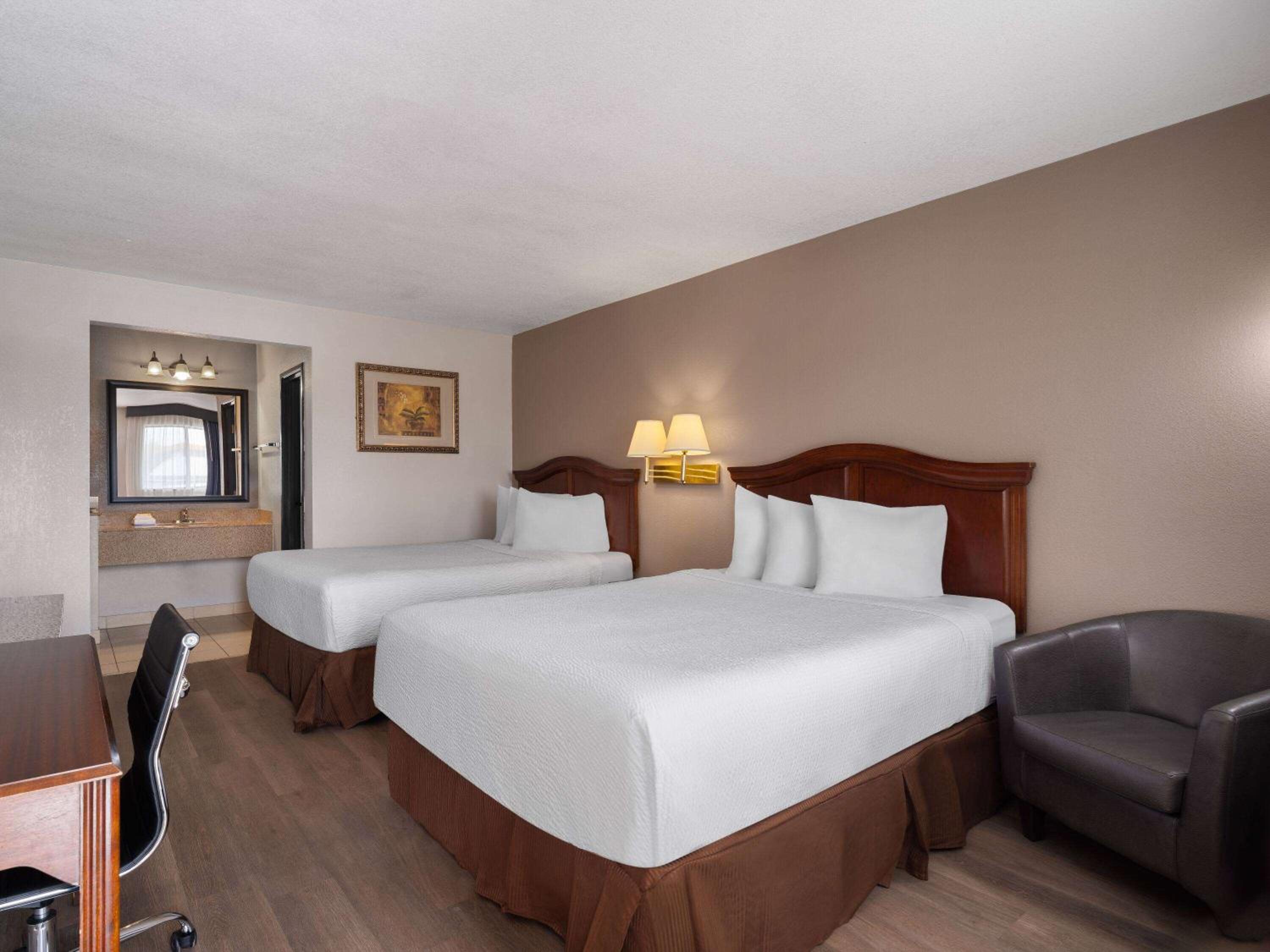 Queen Room with Two Queen Beds - Non-Smoking - Photo 1