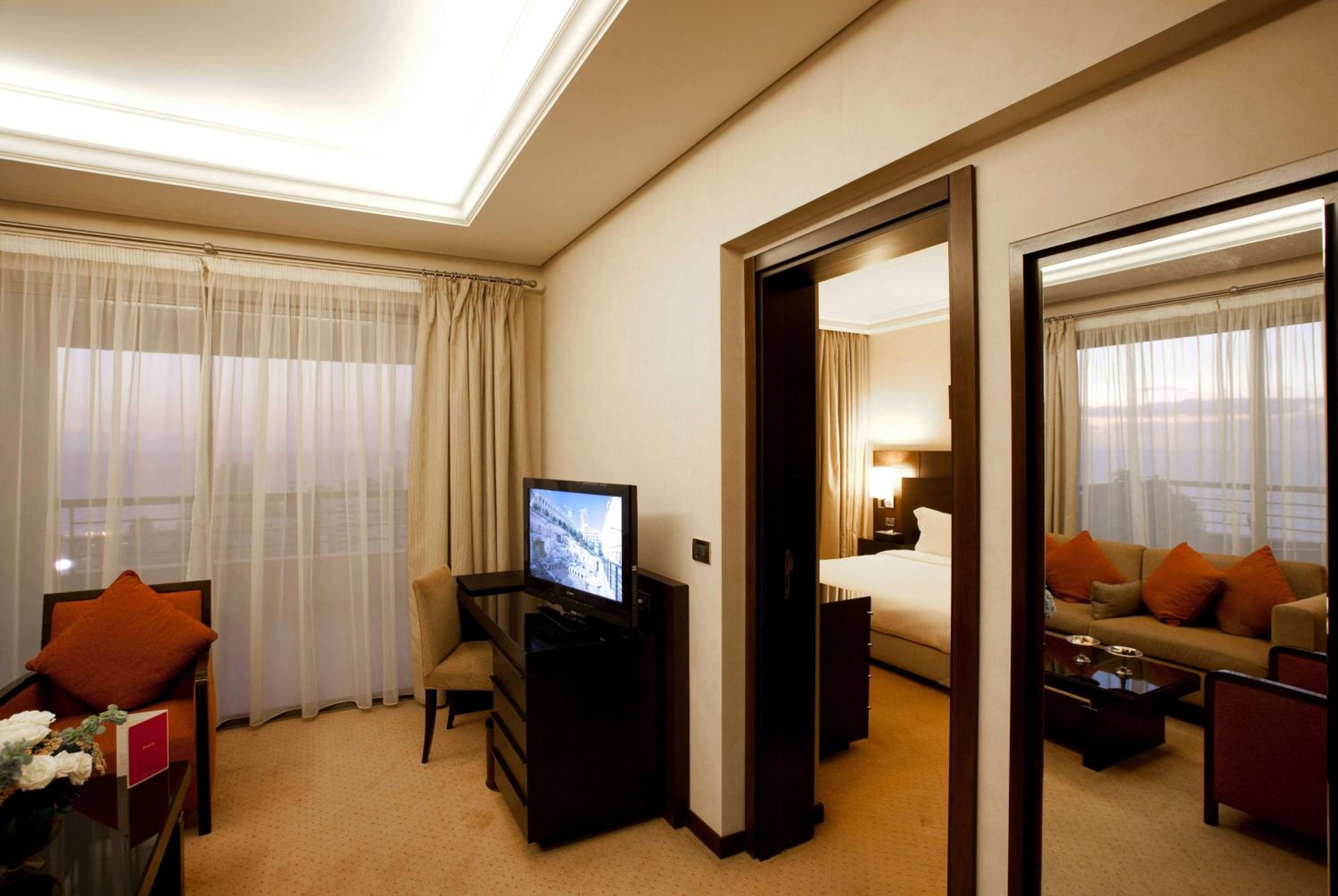 Panoramic King Suite - Non-Smoking - Photo 1