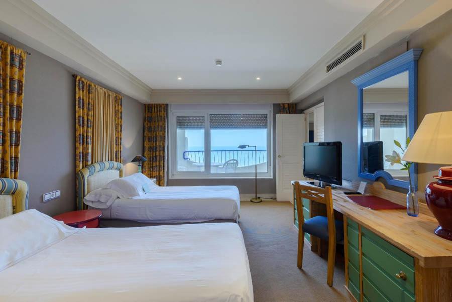 One-Bedroom Suite - Photo 2