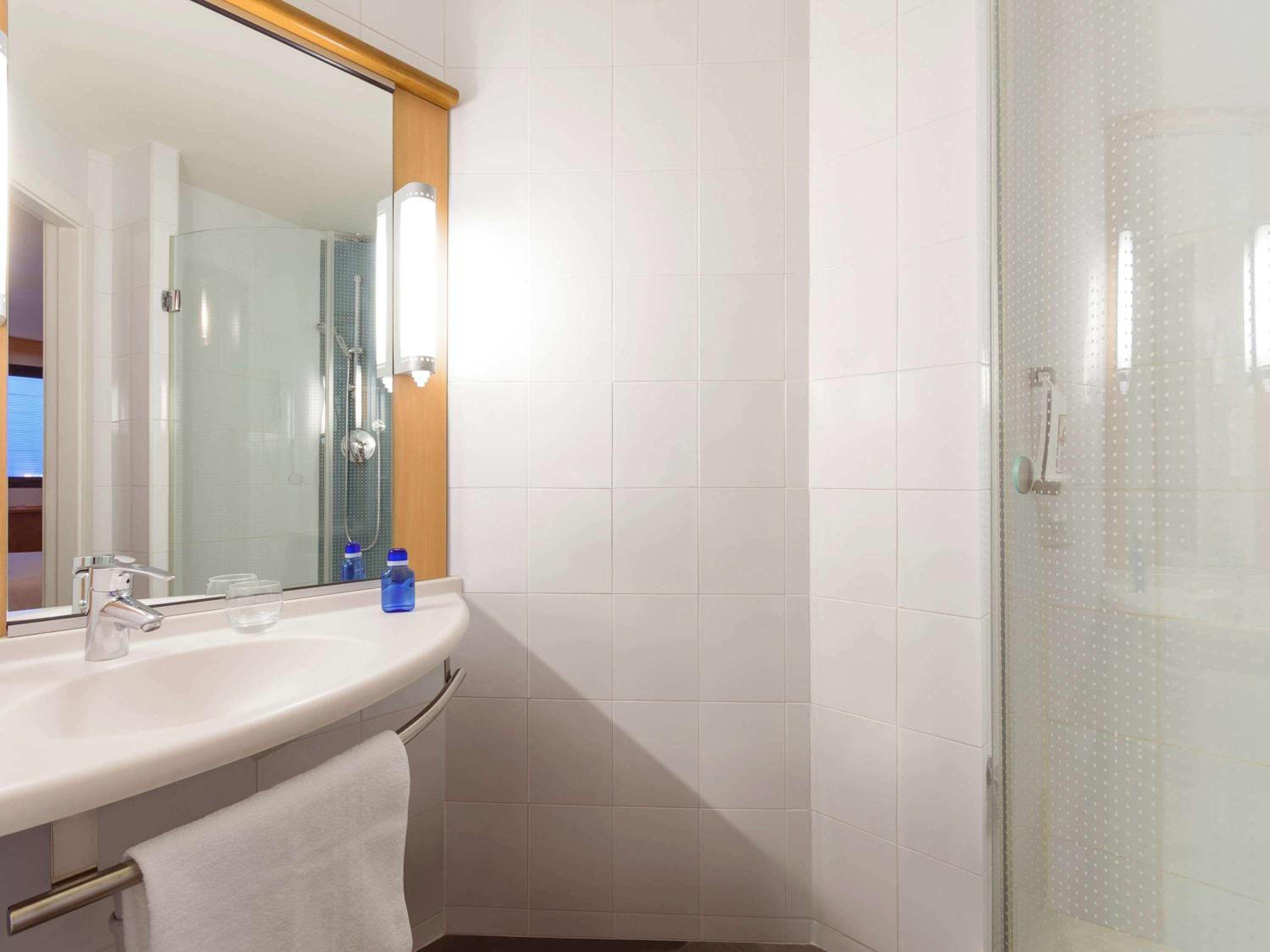 Standard Double Room - Photo 15