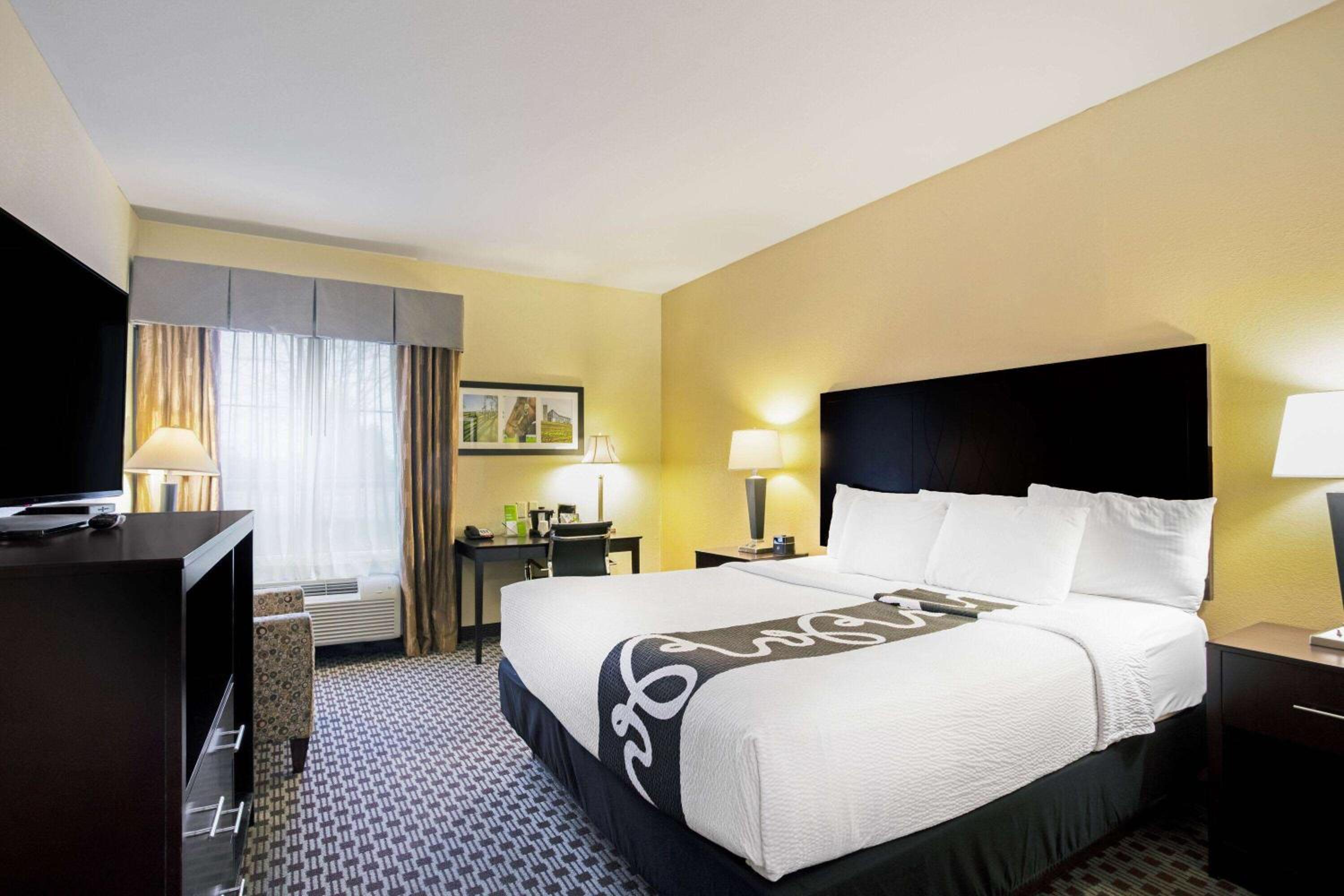King Room - Non-Smoking - Photo 1