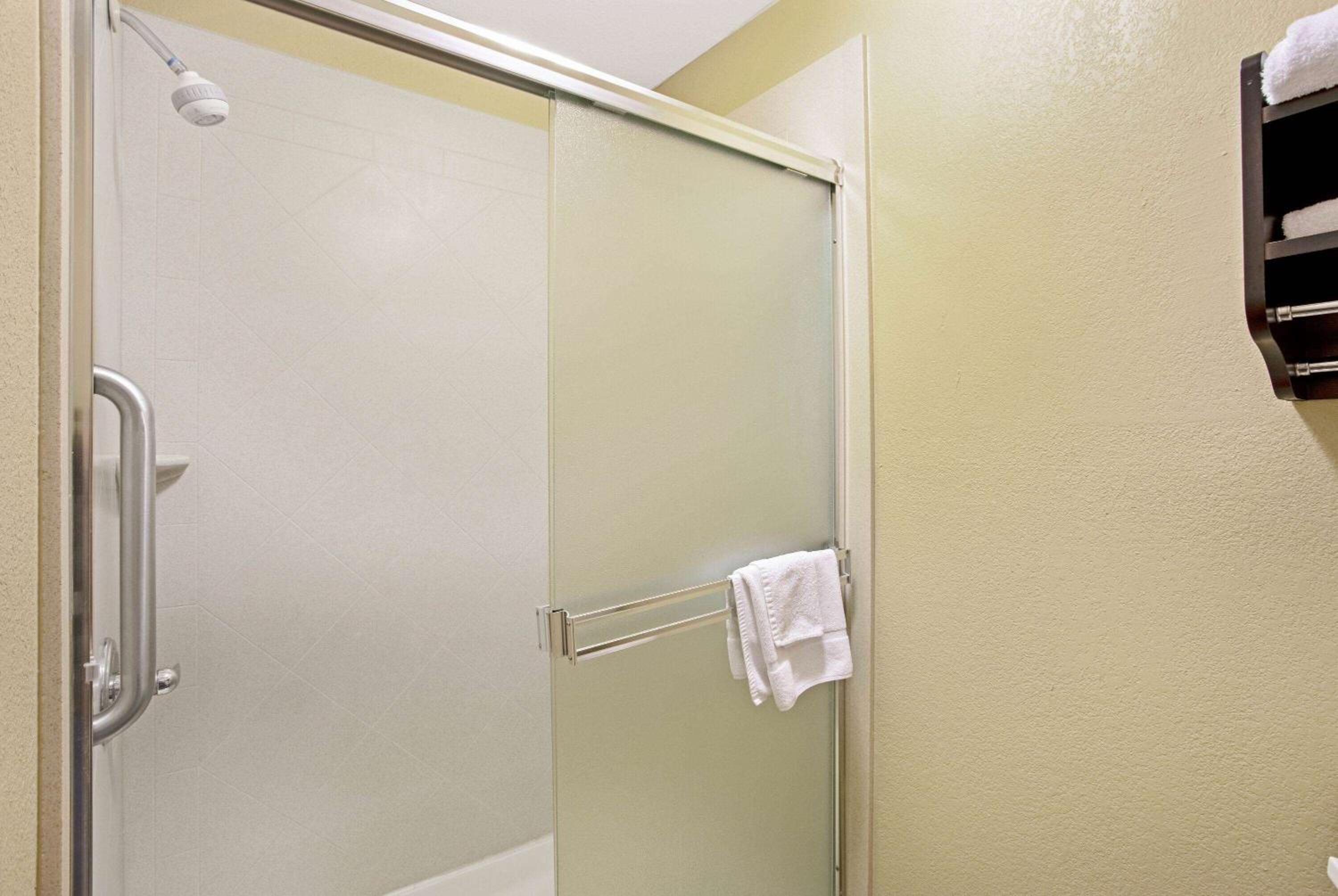 Deluxe King Room - Non-Smoking - Photo 8