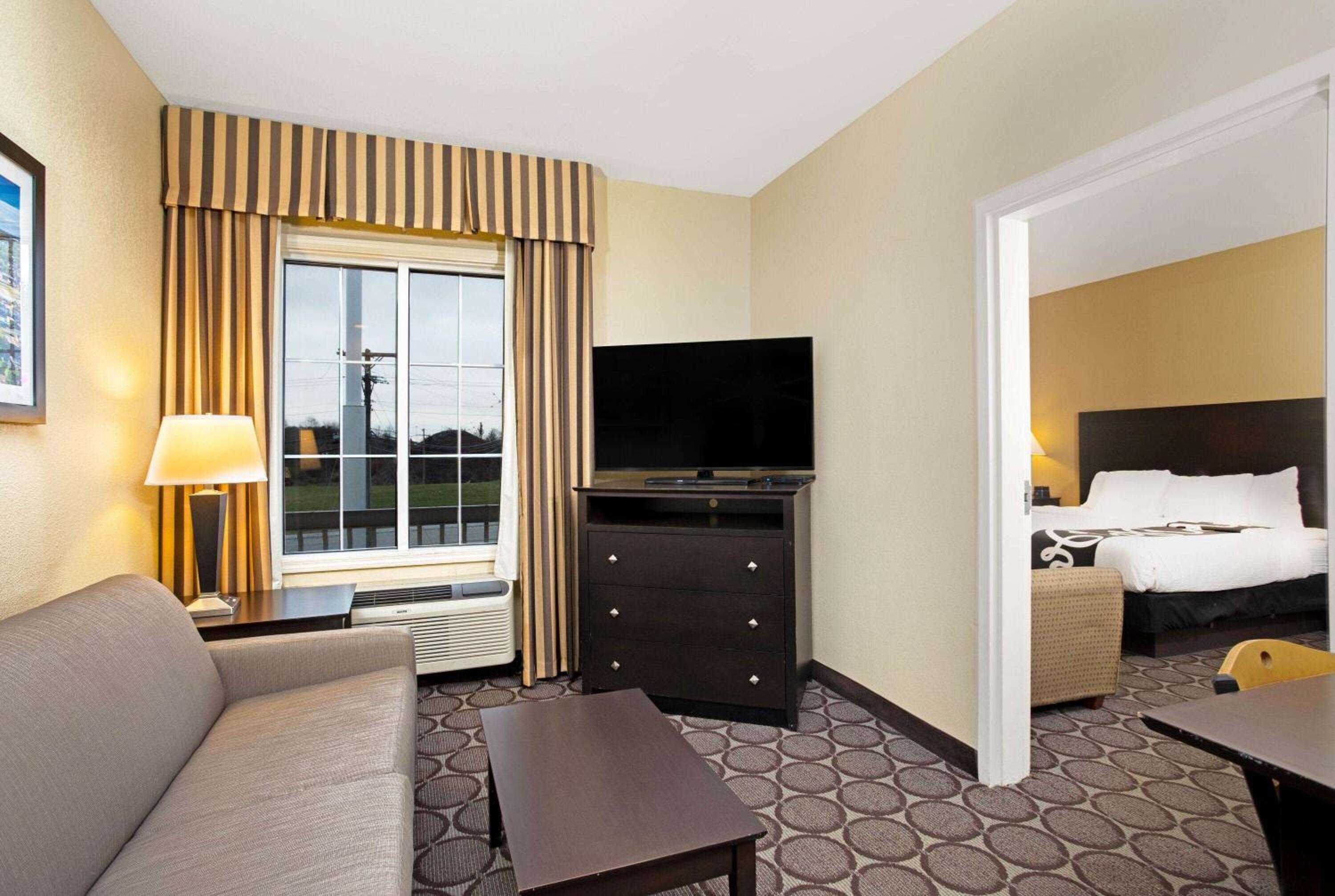 King Suite - Non-Smoking - Photo 1