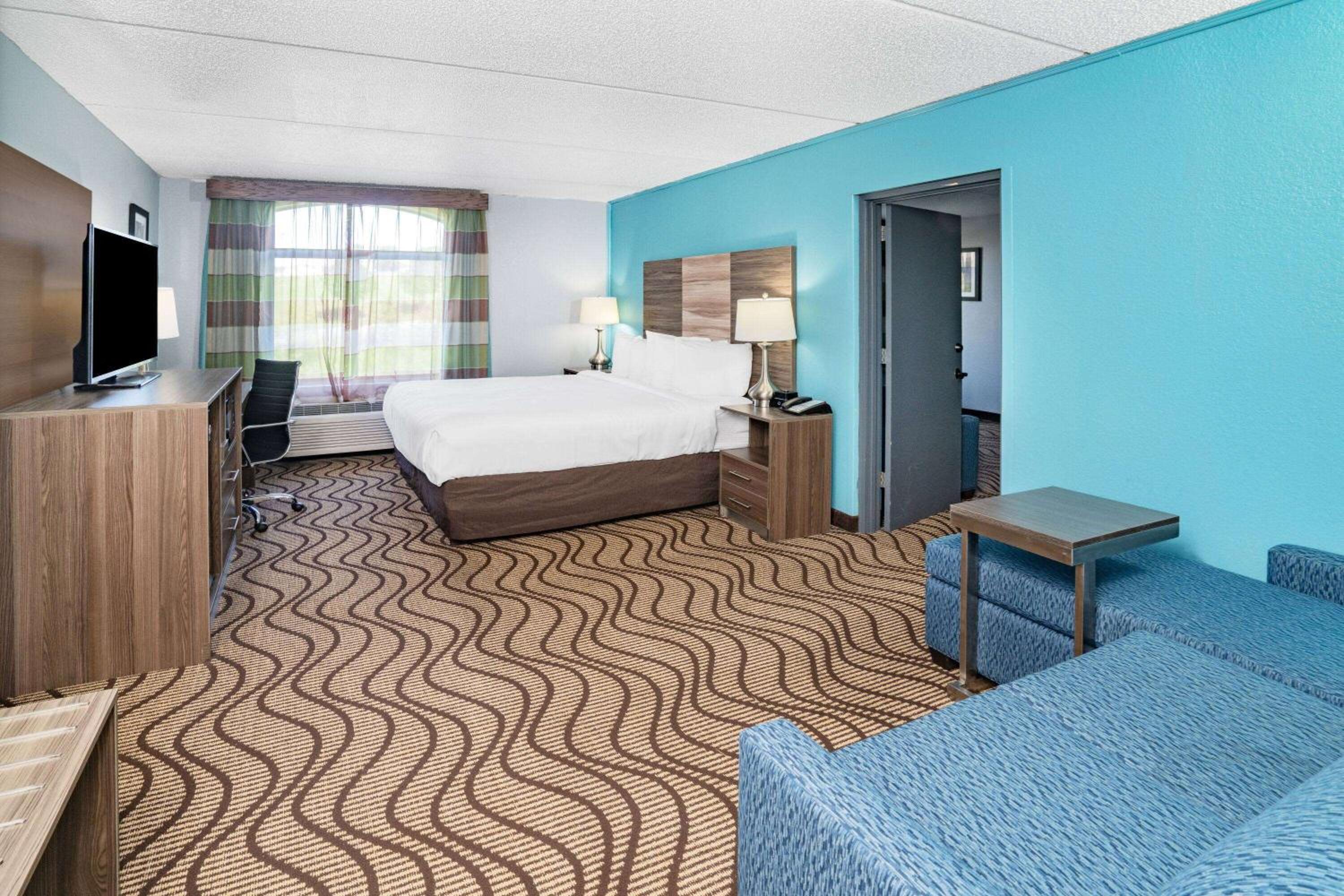 One-Bedroom King Suite - Non-Smoking photo 1