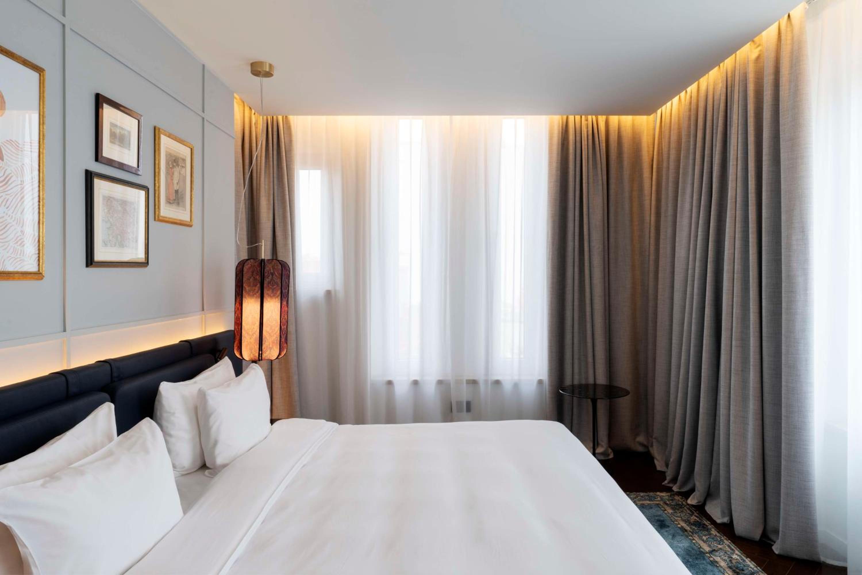 Junior Suite with Bath photo 3