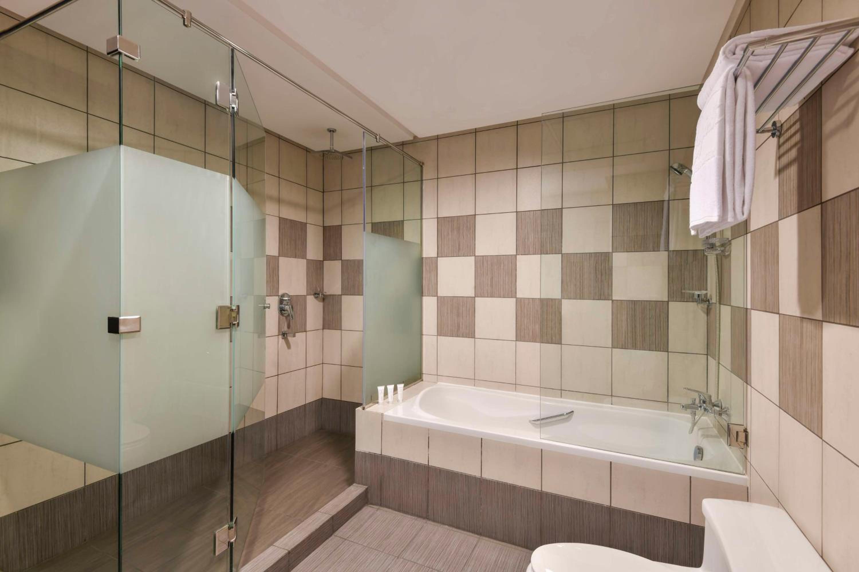 Superior Two-Bedroom Suite - Photo 12