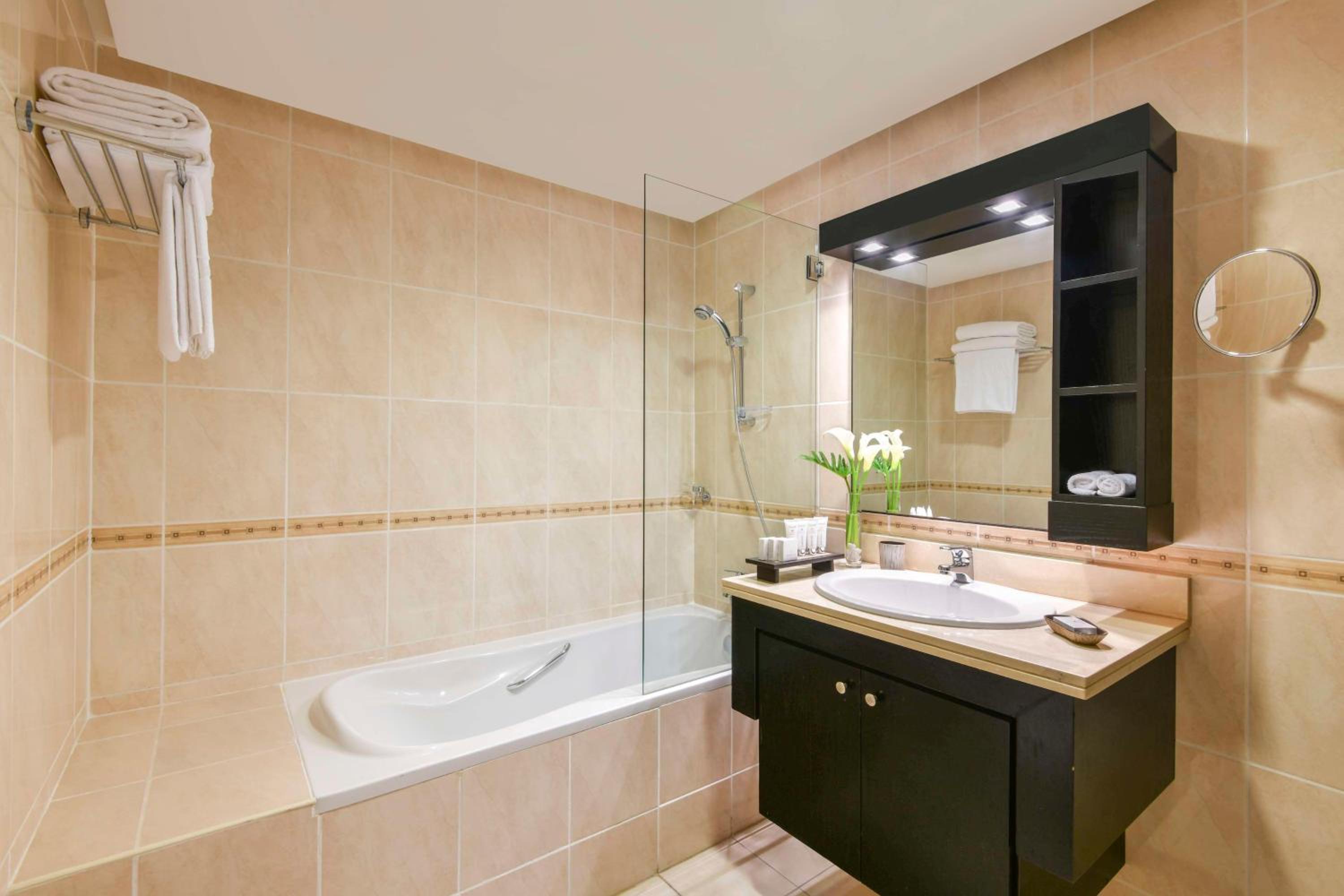 Superior Four Bedroom Suite - Photo 15