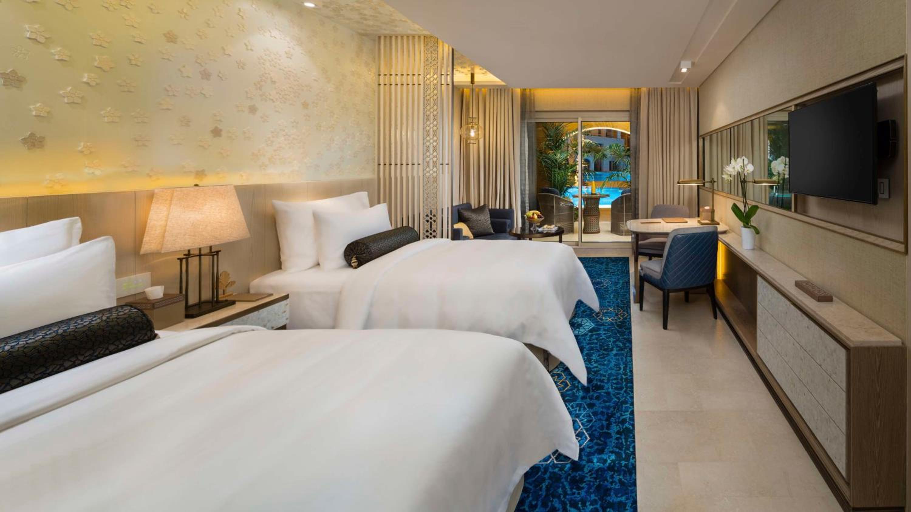 Grand Deluxe Pool Room with King Bed
