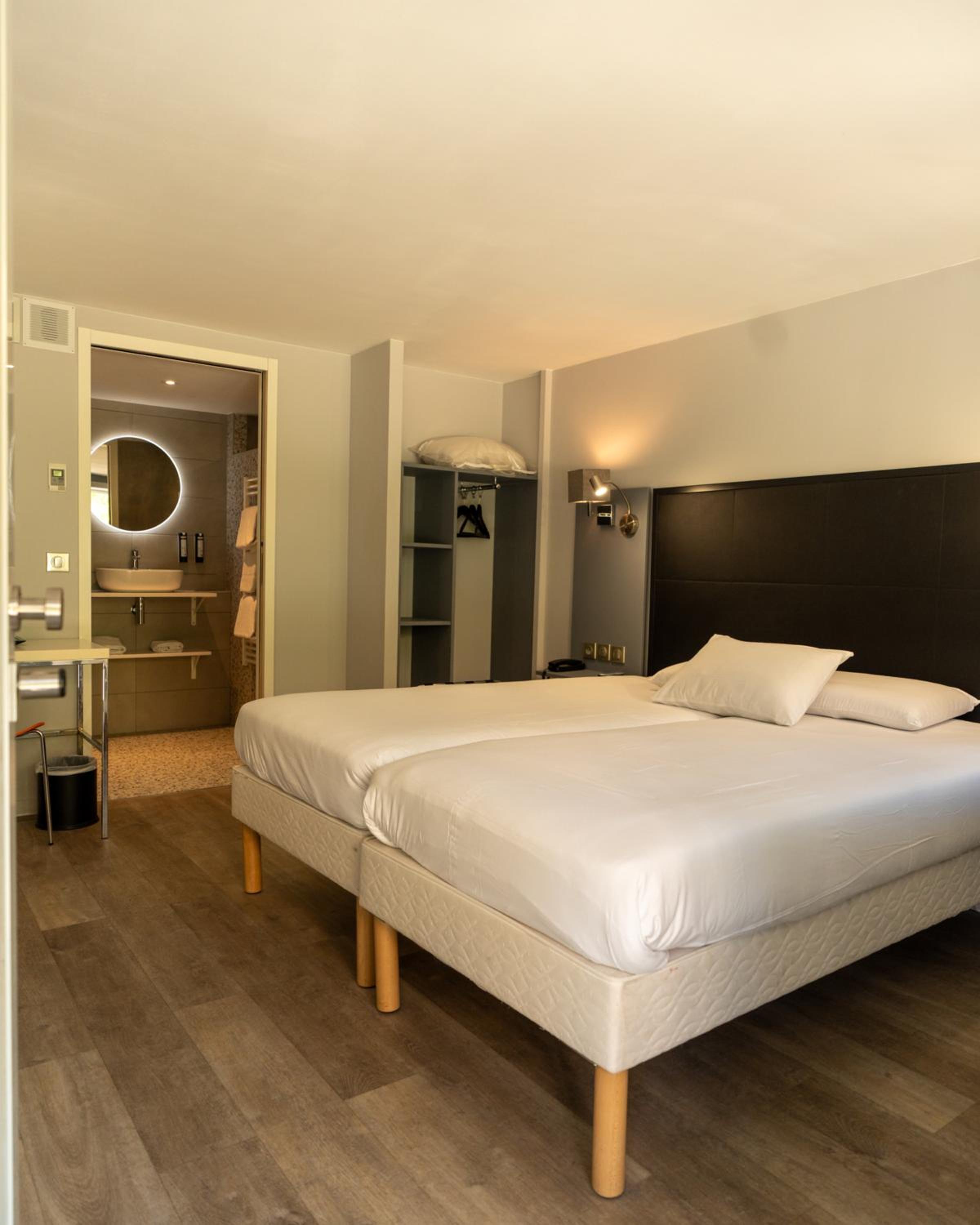 Twin Room - Photo 6