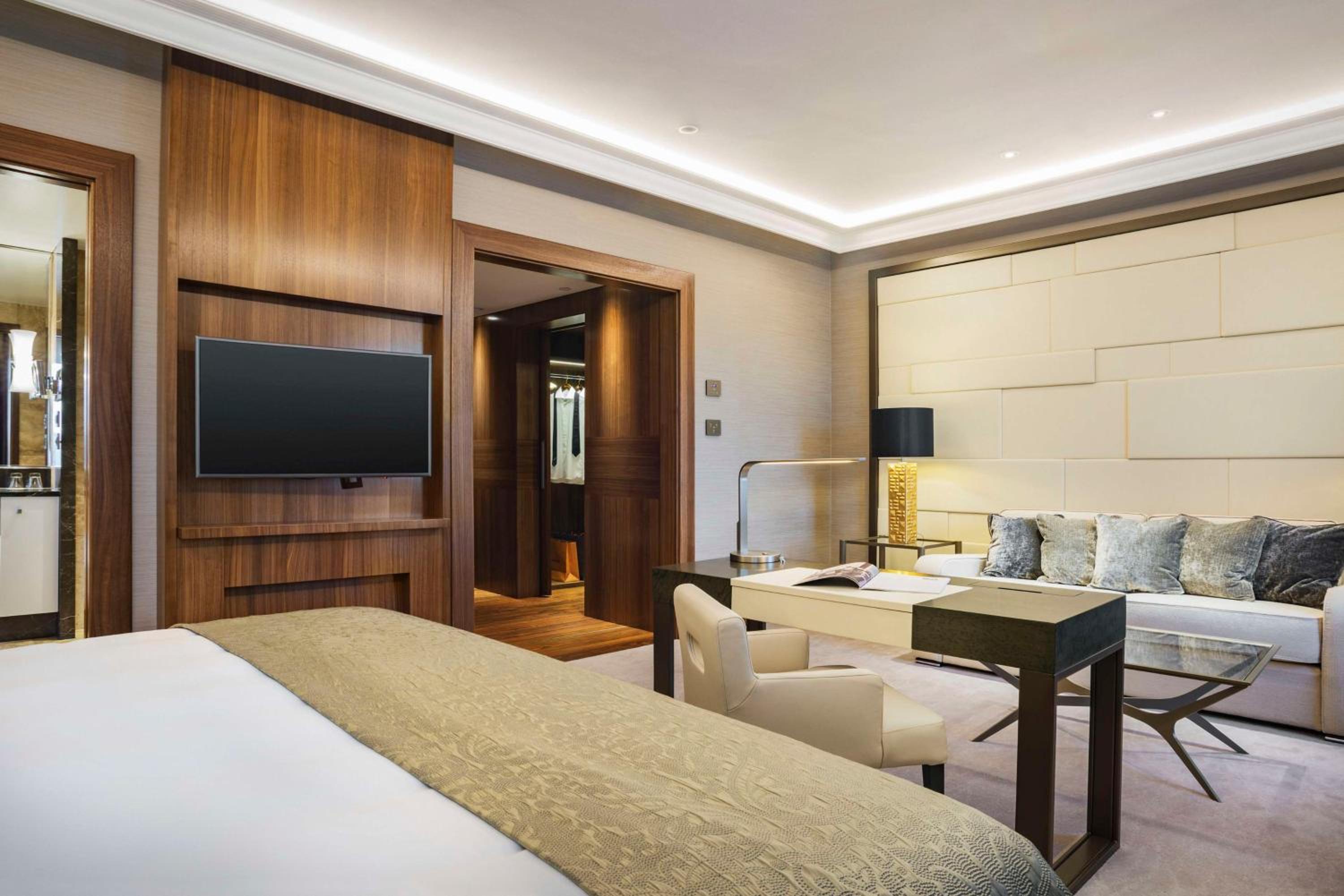 Deluxe Room King - Photo 7