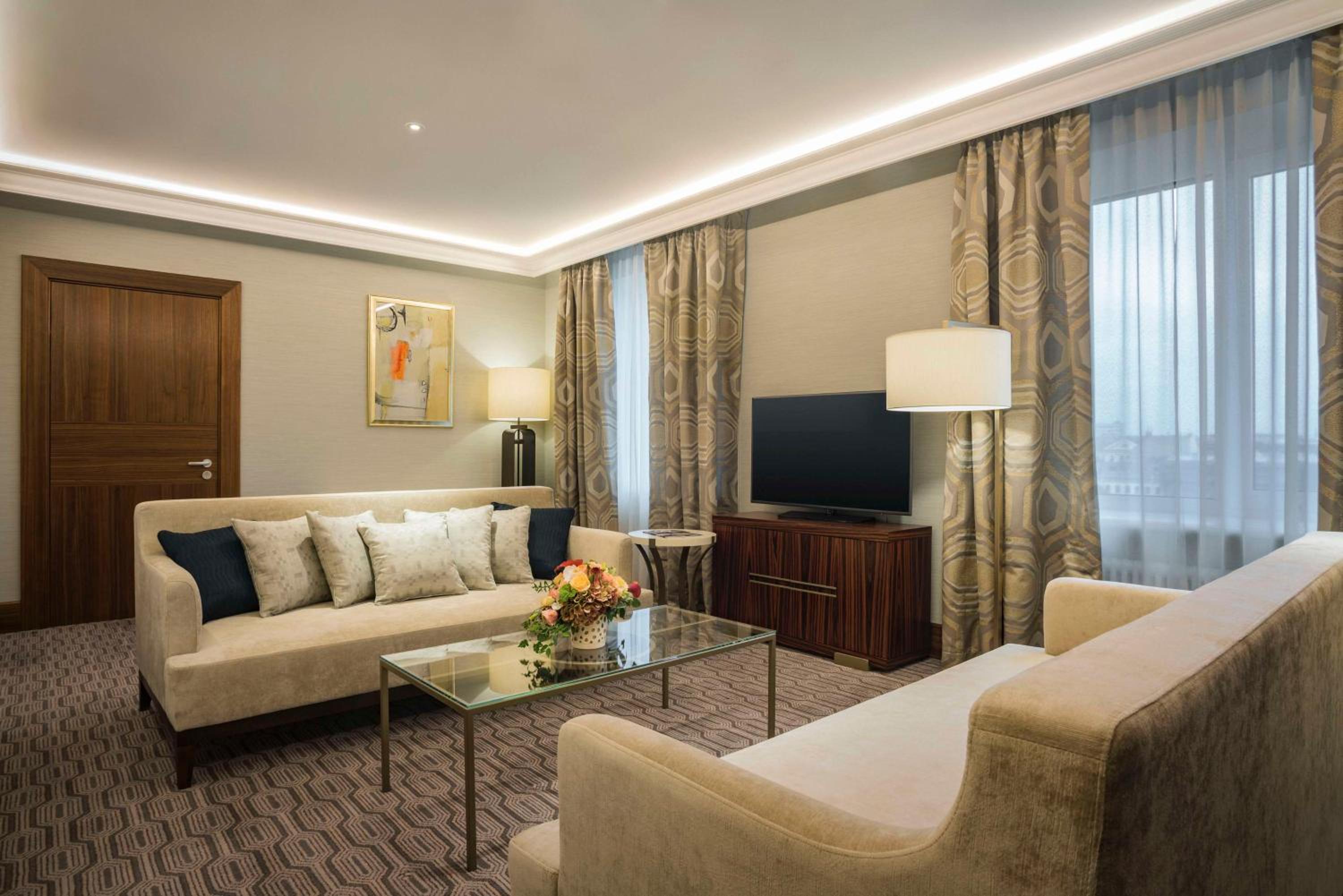 Deluxe Suite with Park View - Photo 1