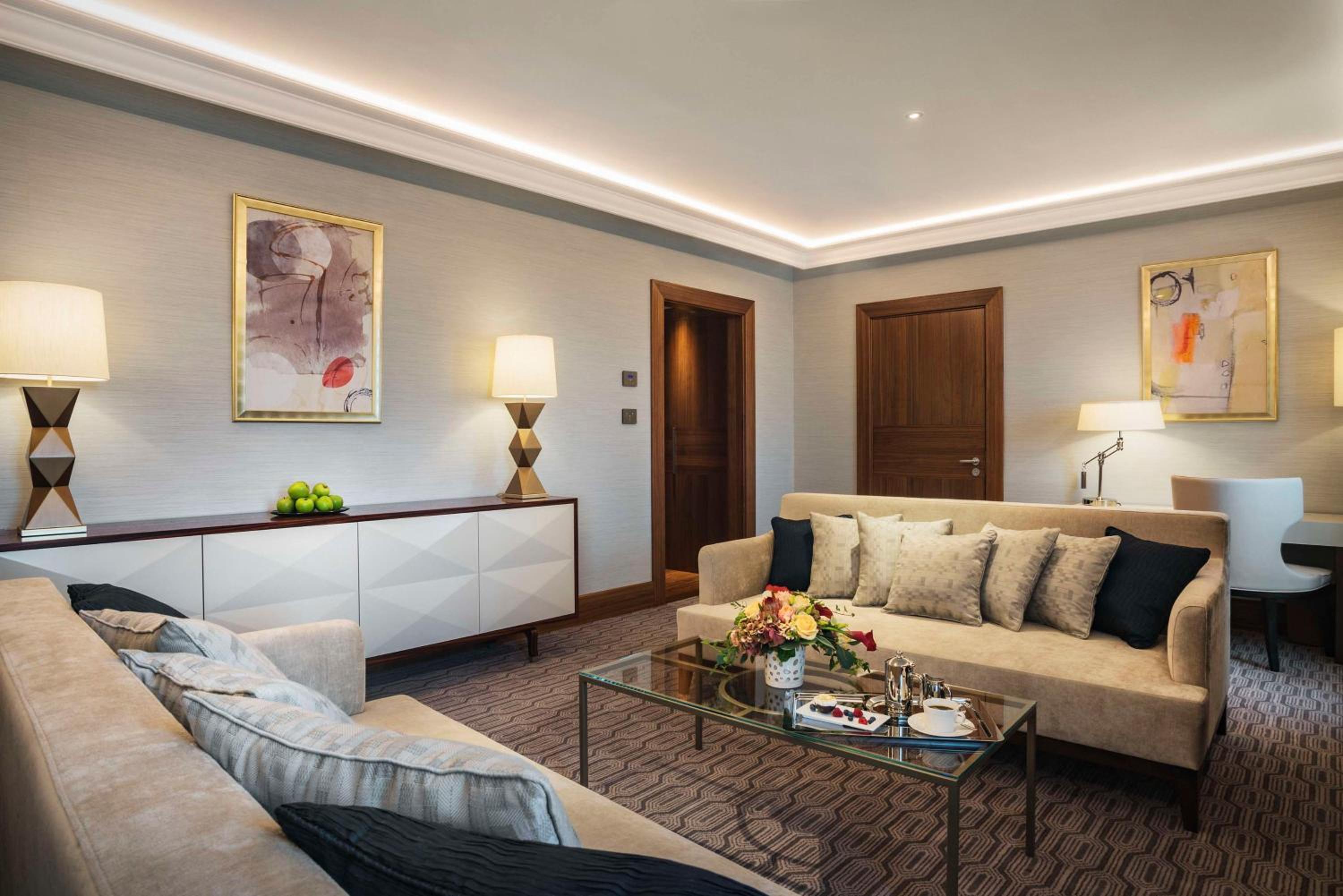 Deluxe Suite with Park View - Photo 2